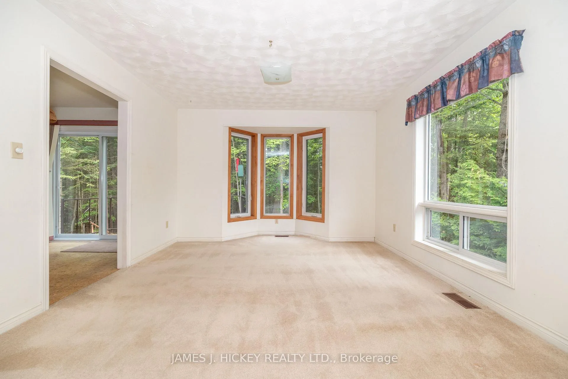 Photo 7 of 11 Banting Drive, Deep River — HOMEH
