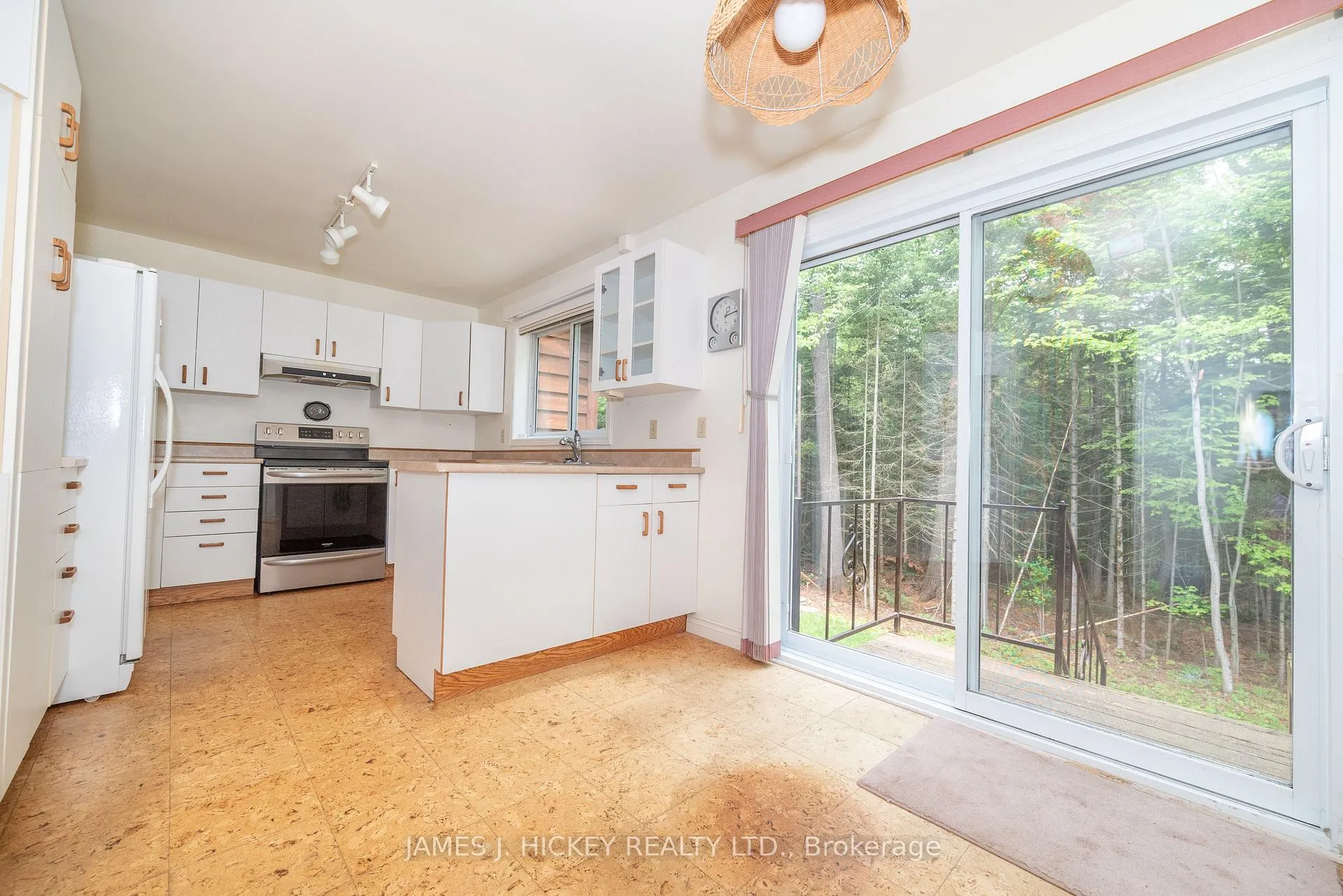 Photo 8 of 11 Banting Drive, Deep River — HOMEH