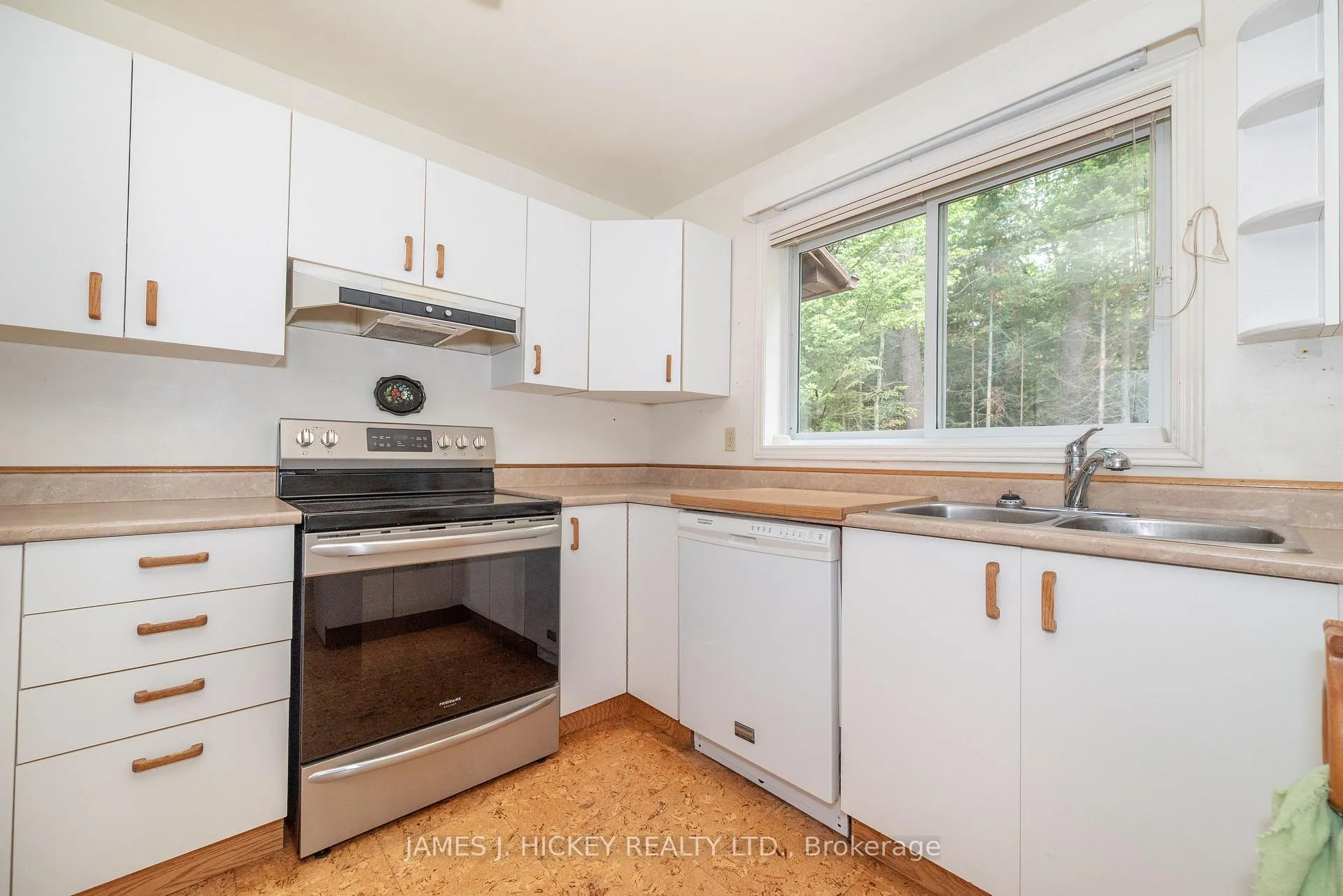 Photo 9 of 11 Banting Drive, Deep River — HOMEH
