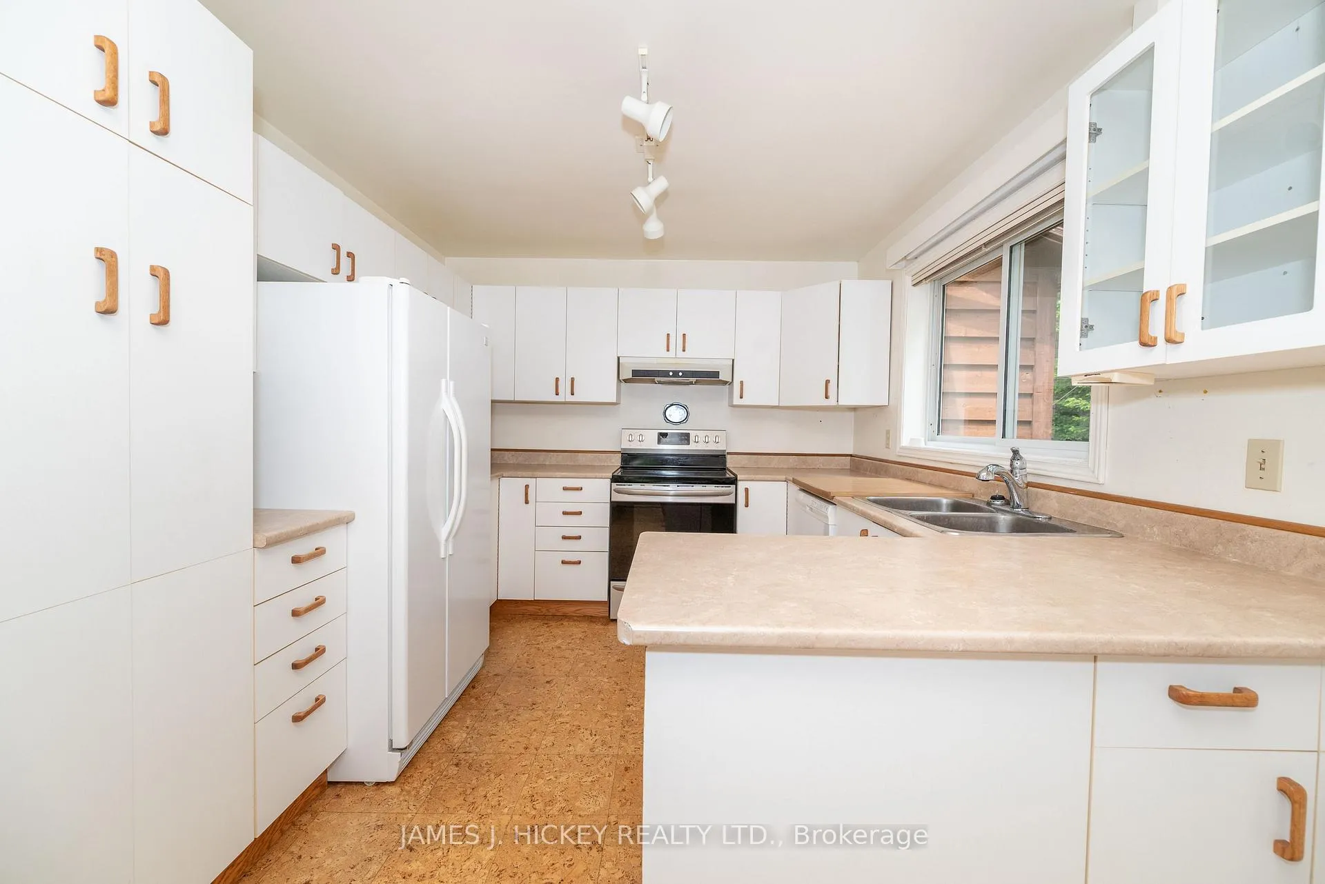 Photo 12 of 11 Banting Drive, Deep River — HOMEH