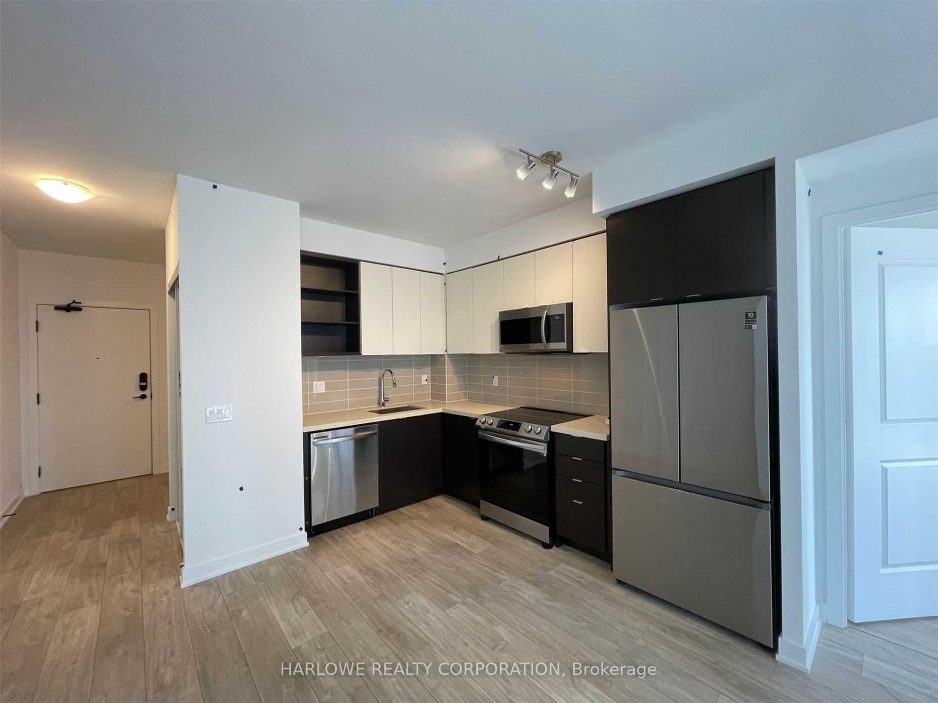 Front of Unit 905, 4675 Metcalfe Avenue