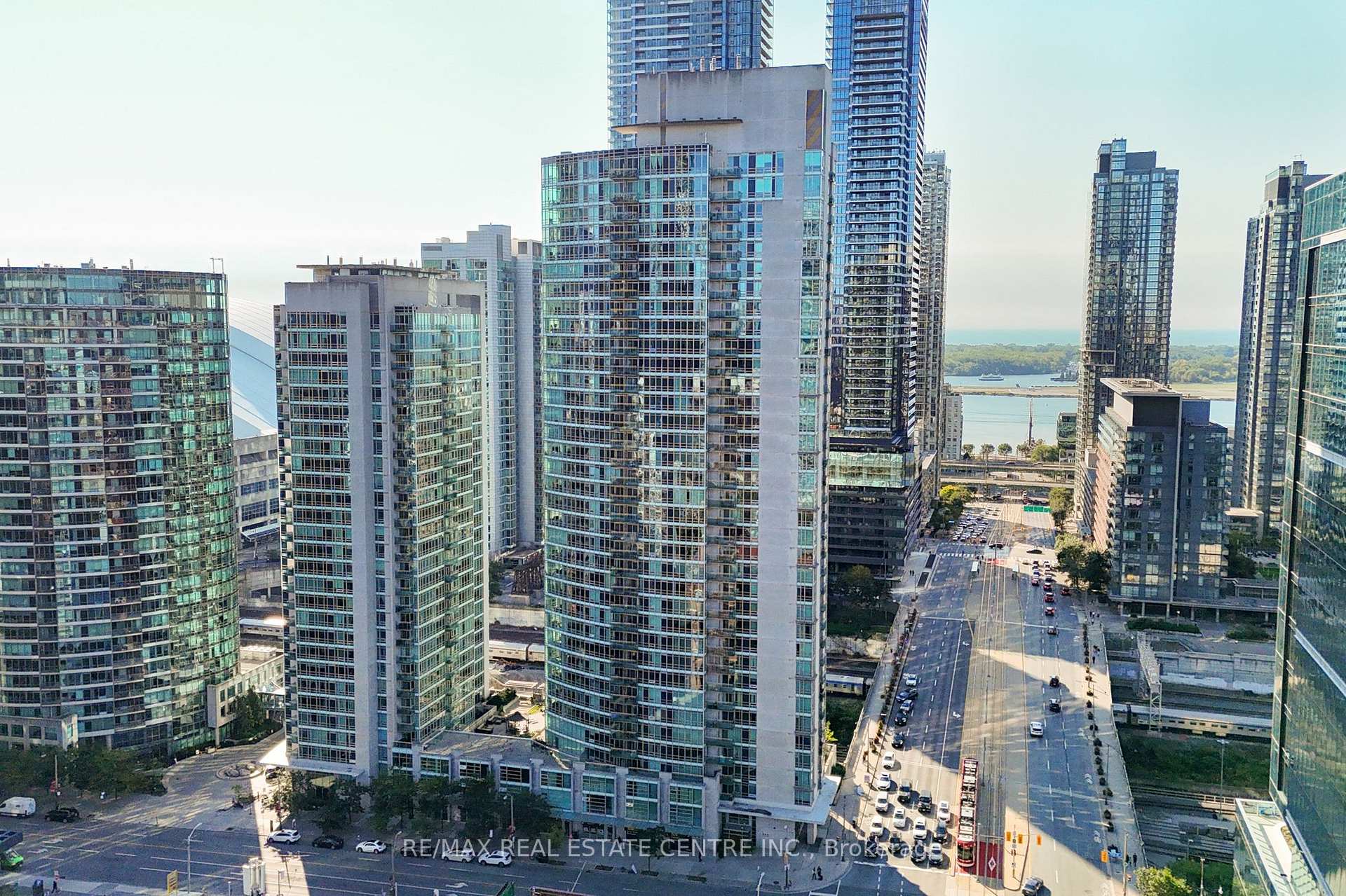 Photo 4 of Unit 1010, 397 Front Street W, Toronto, Waterfront Communities — HOMEH