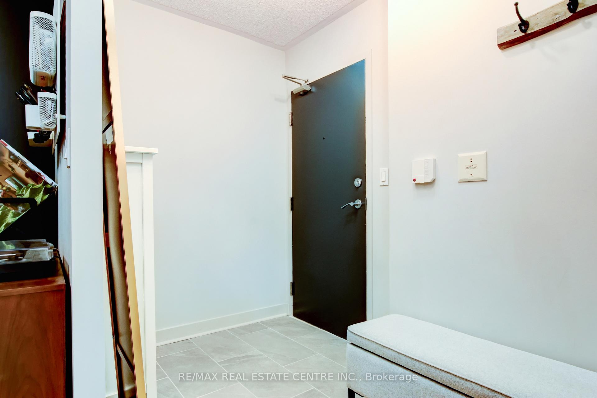 Photo 8 of Unit 1010, 397 Front Street W, Toronto, Waterfront Communities — HOMEH