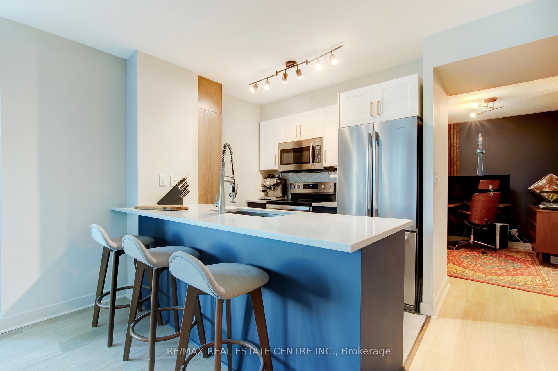 Photo 10 of Unit 1010, 397 Front Street W, Toronto, Waterfront Communities — HOMEH