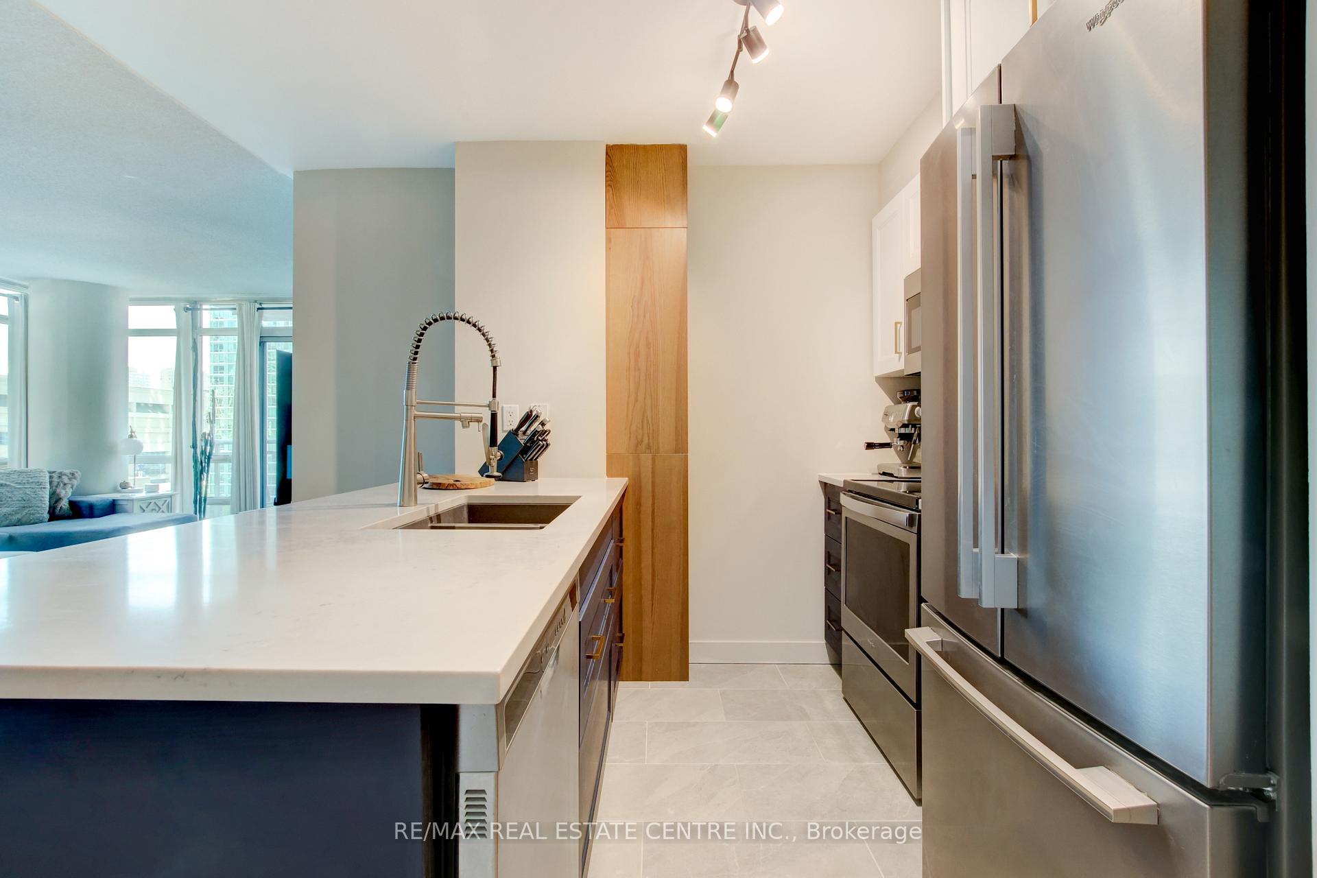Photo 11 of Unit 1010, 397 Front Street W, Toronto, Waterfront Communities — HOMEH