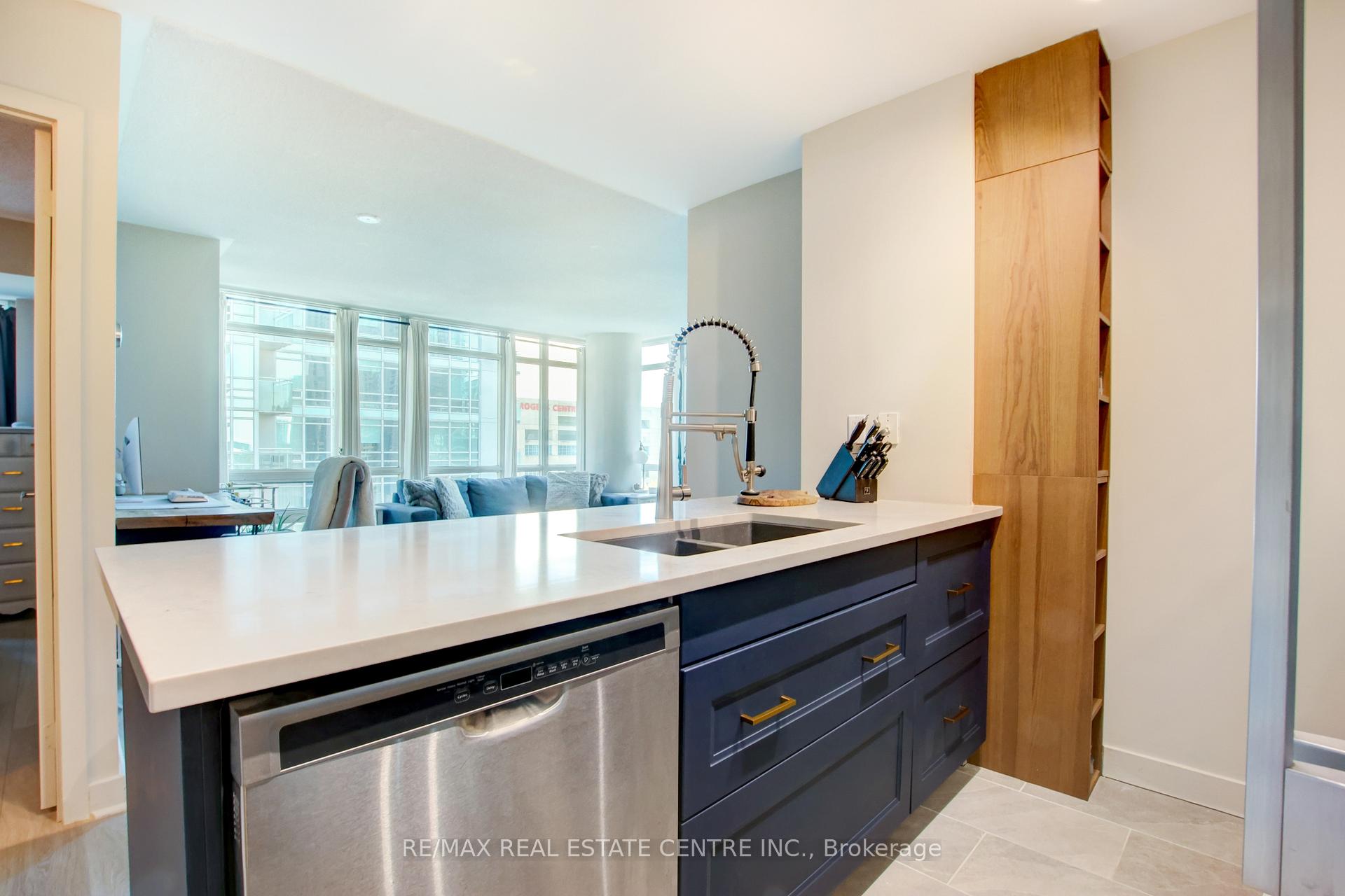 Photo 12 of Unit 1010, 397 Front Street W, Toronto, Waterfront Communities — HOMEH