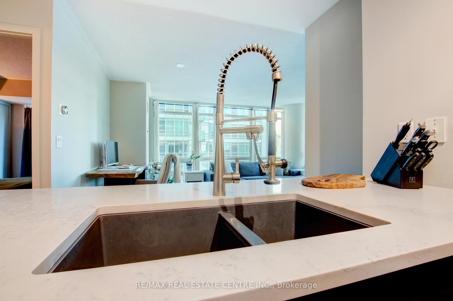 Photo 13 of Unit 1010, 397 Front Street W, Toronto, Waterfront Communities — HOMEH
