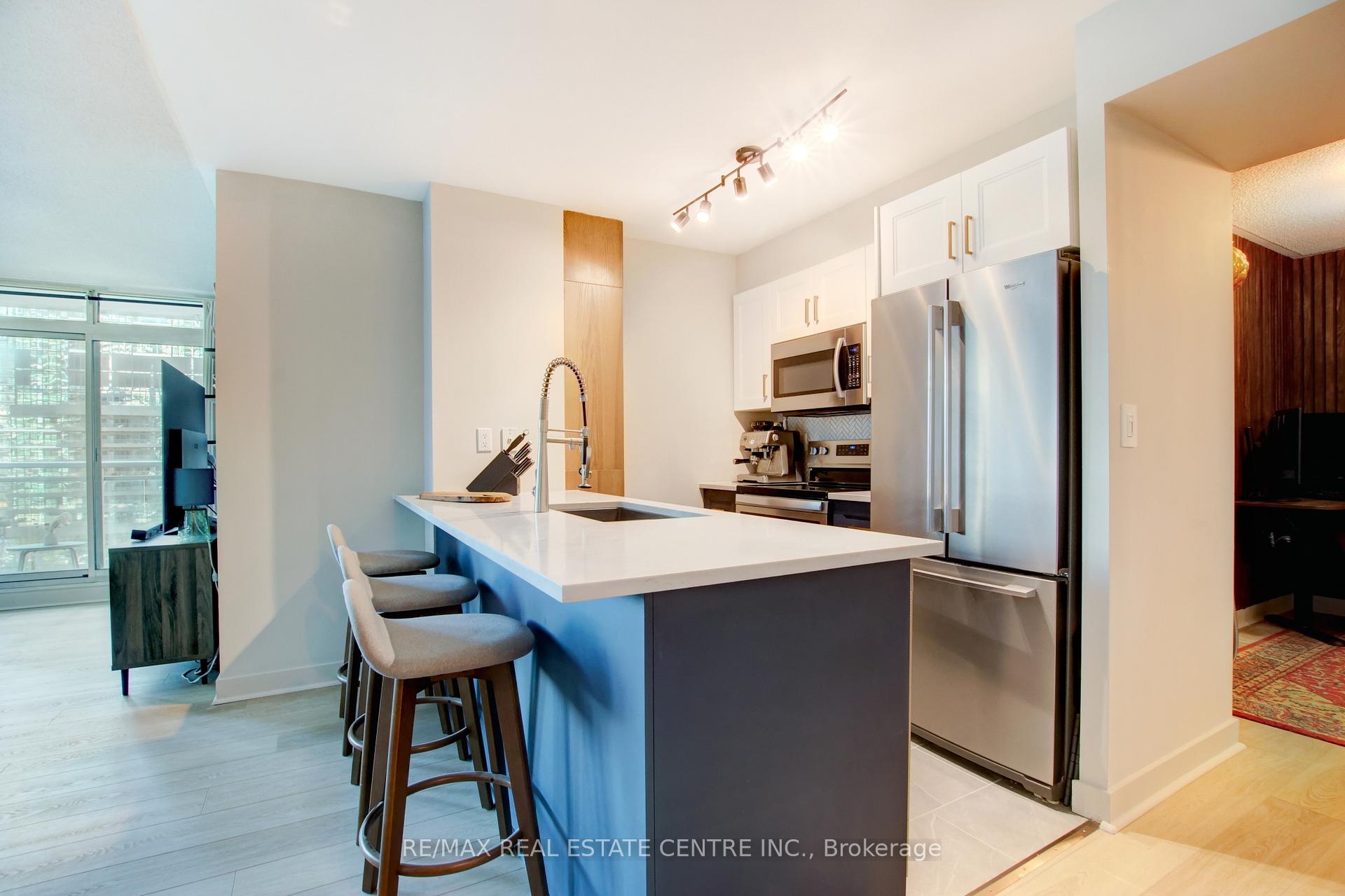 Photo 15 of Unit 1010, 397 Front Street W, Toronto, Waterfront Communities — HOMEH