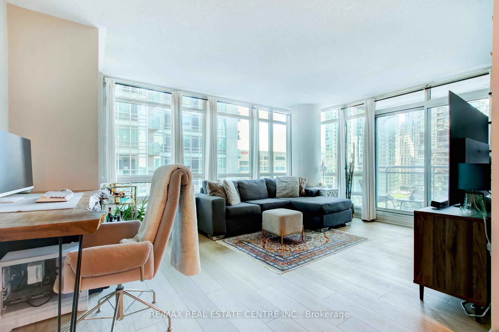 Photo 17 of Unit 1010, 397 Front Street W, Toronto, Waterfront Communities — HOMEH