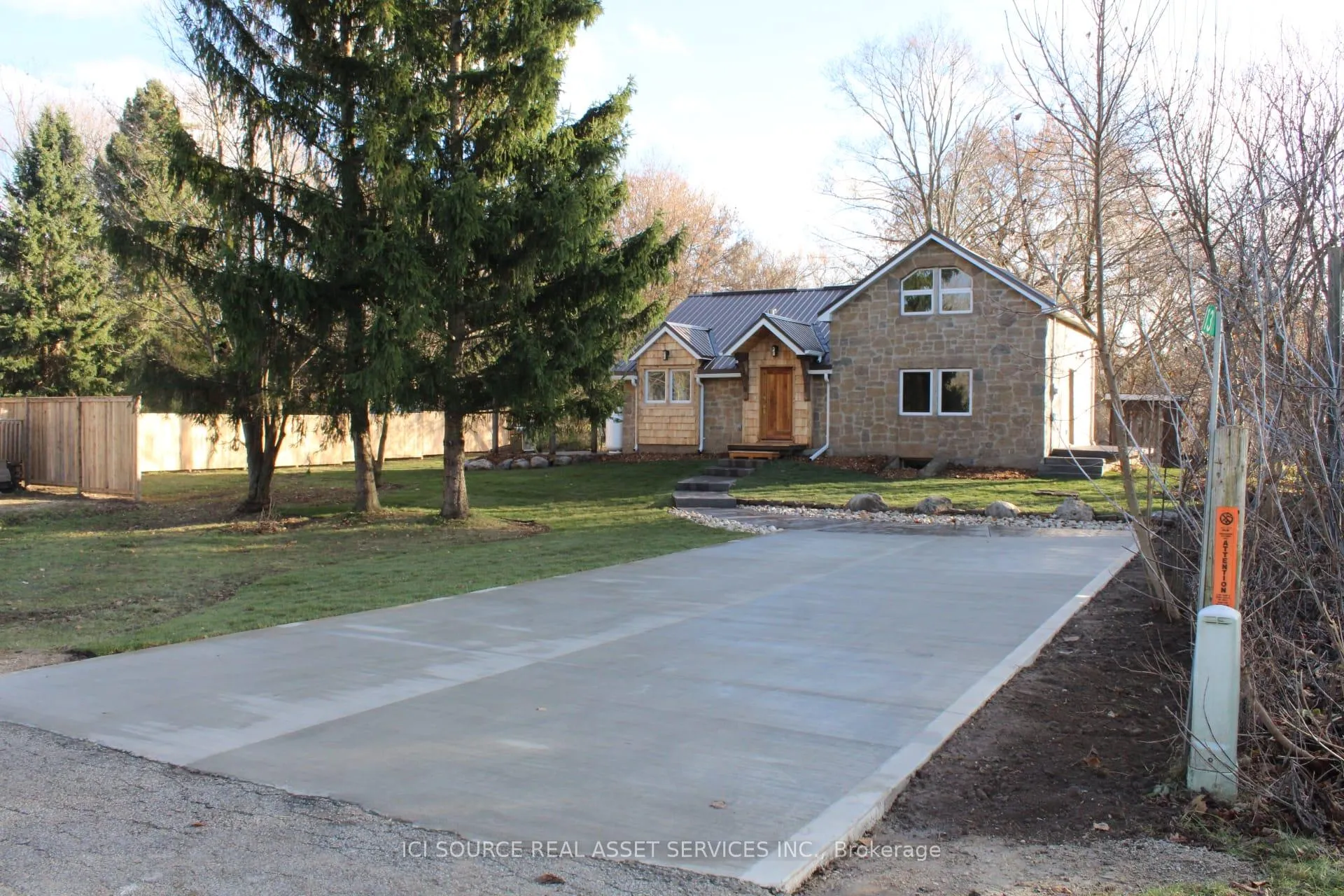 Photo 2 of 131 Orr Street, Chatsworth — HOMEH