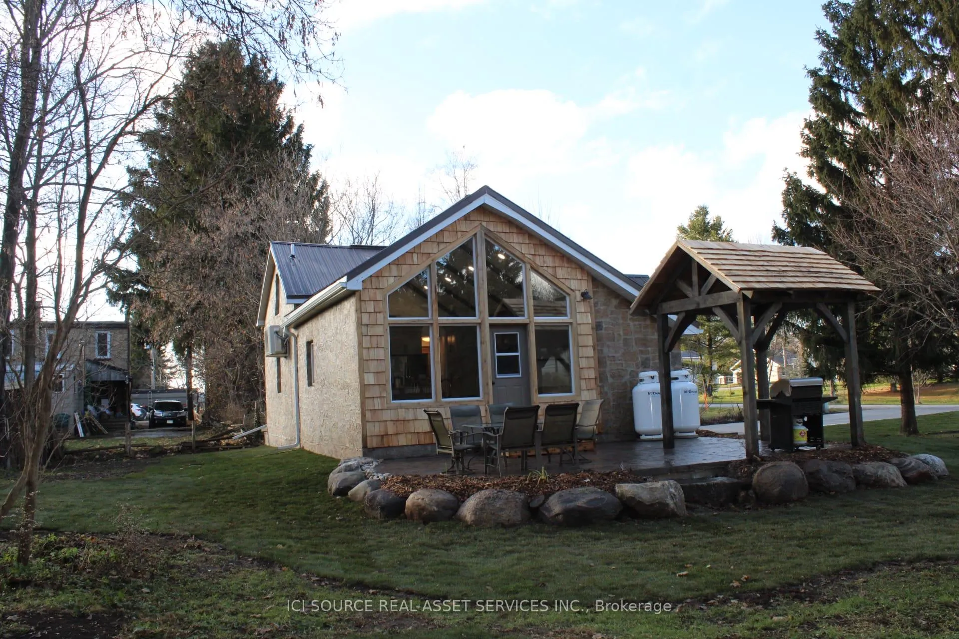 Photo 4 of 131 Orr Street, Chatsworth — HOMEH
