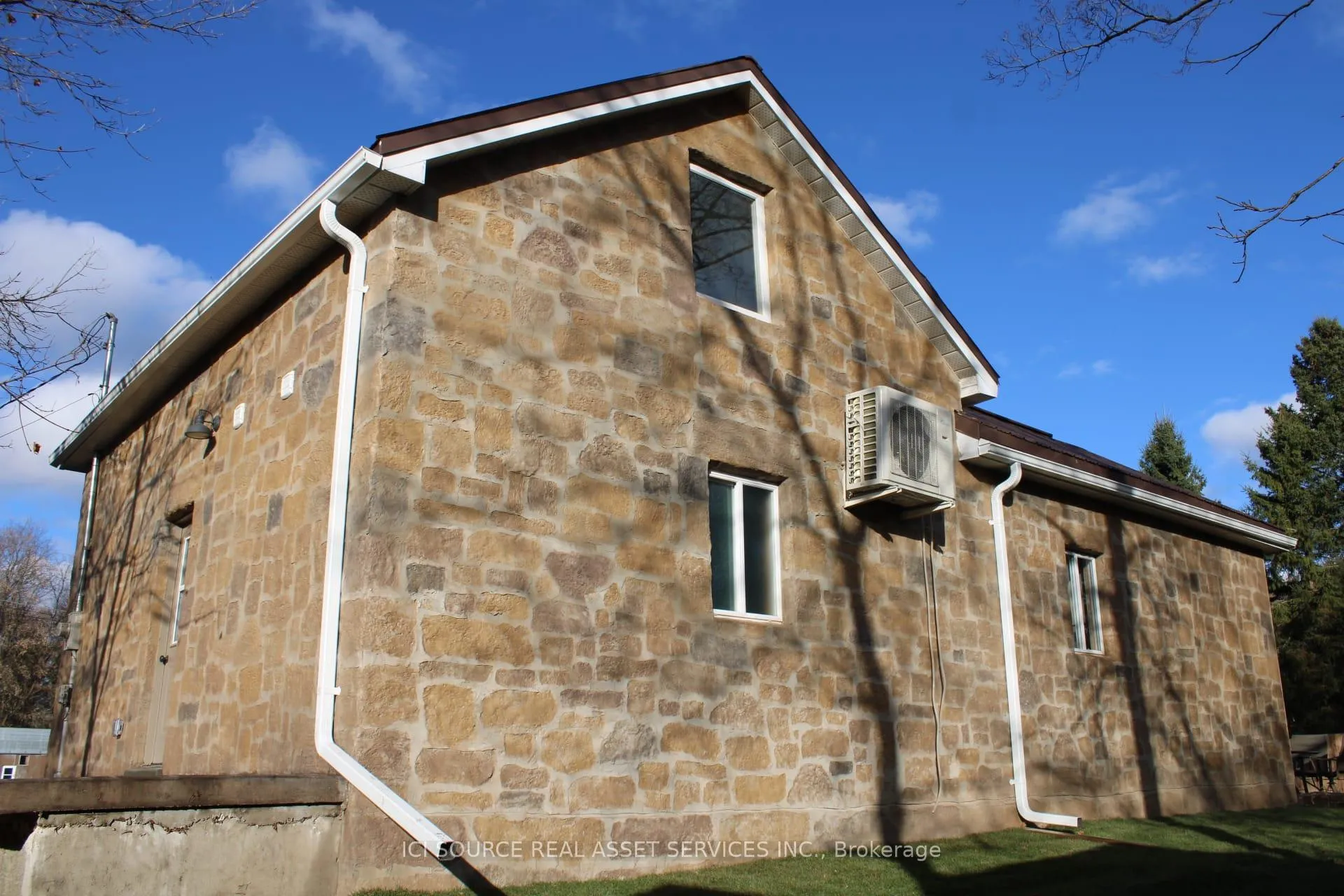 Photo 5 of 131 Orr Street, Chatsworth — HOMEH