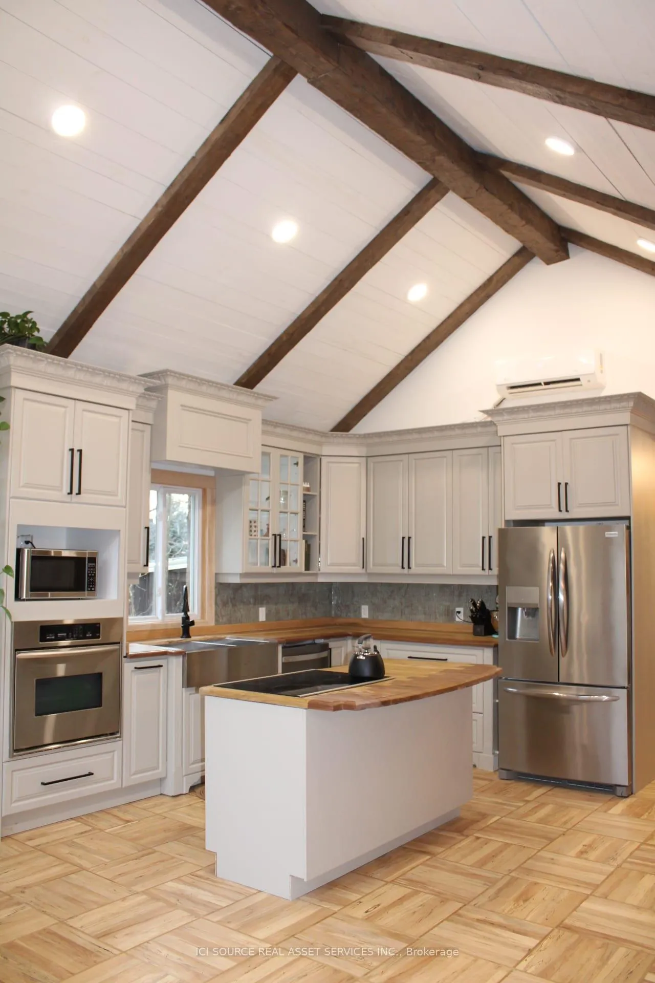 Photo 11 of 131 Orr Street, Chatsworth — HOMEH