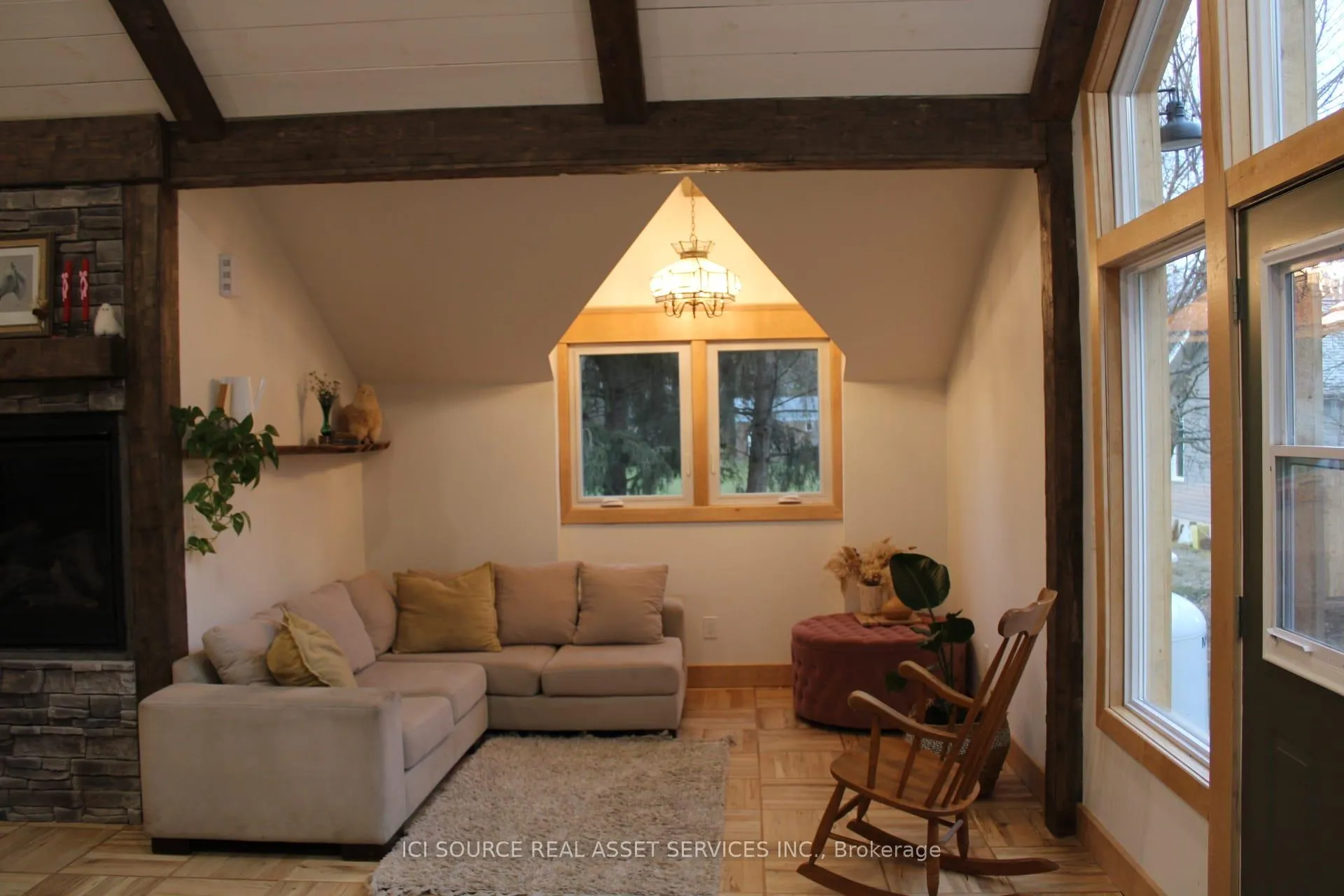 Photo 16 of 131 Orr Street, Chatsworth — HOMEH