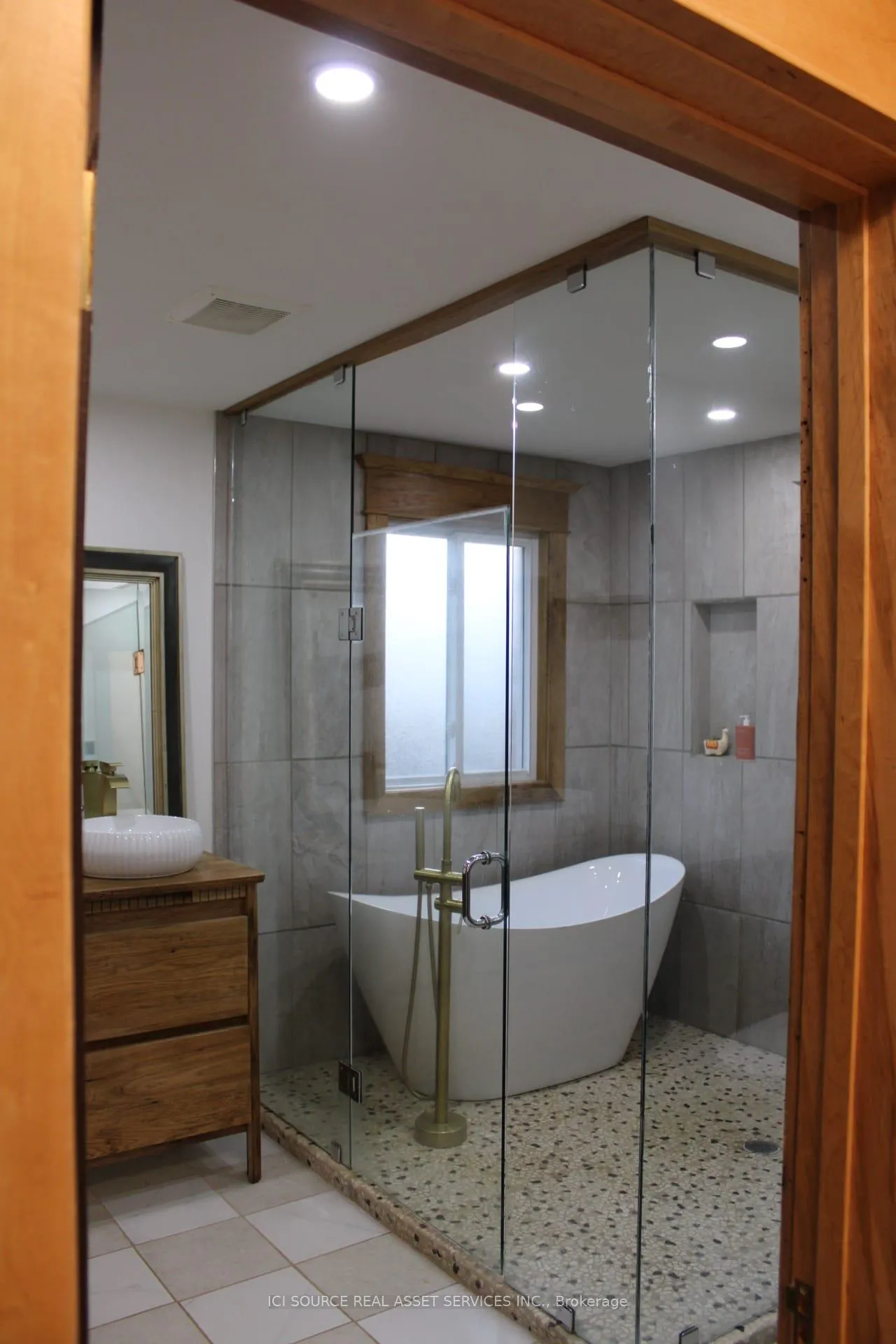 Photo 19 of 131 Orr Street, Chatsworth — HOMEH