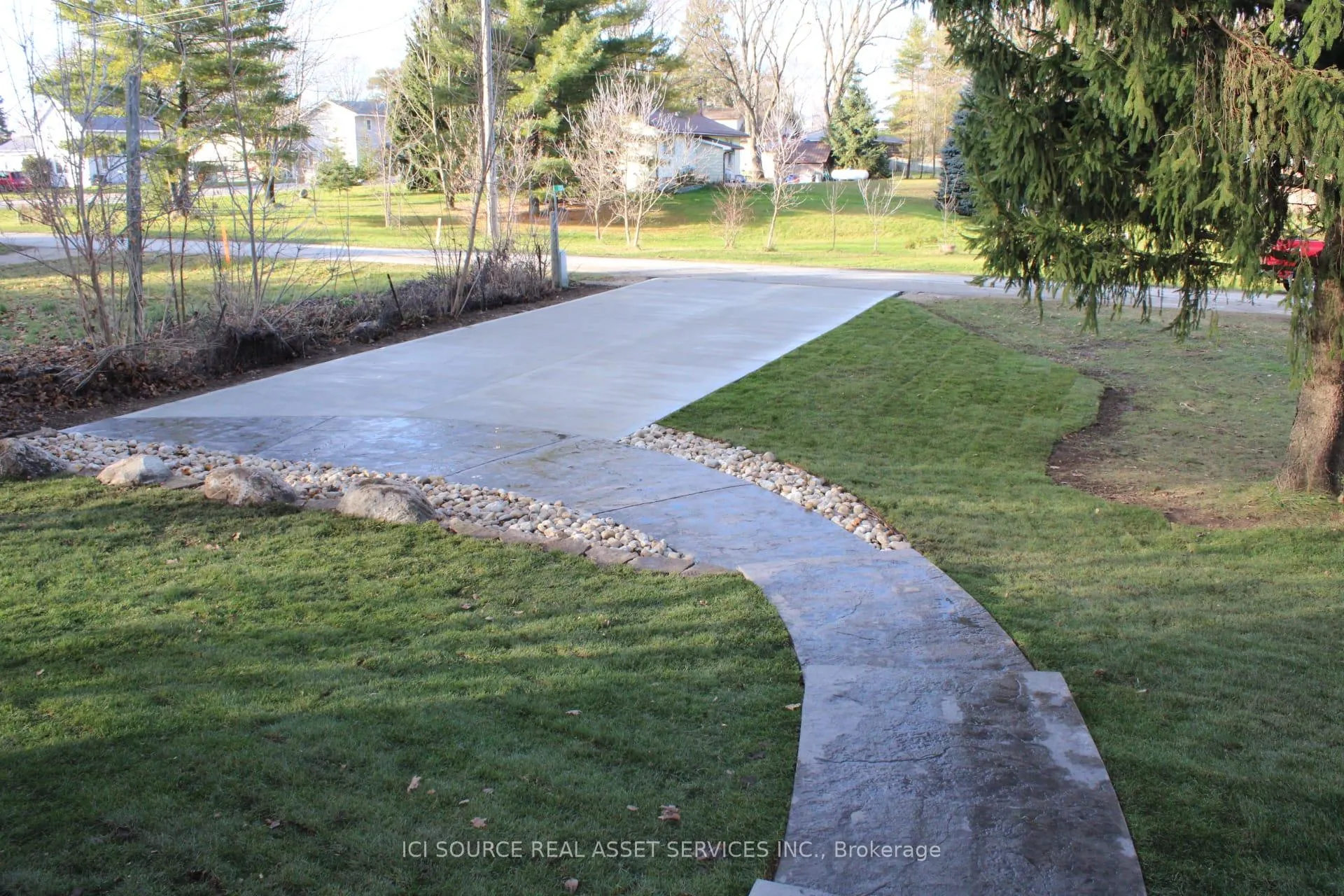 Photo 30 of 131 Orr Street, Chatsworth — HOMEH