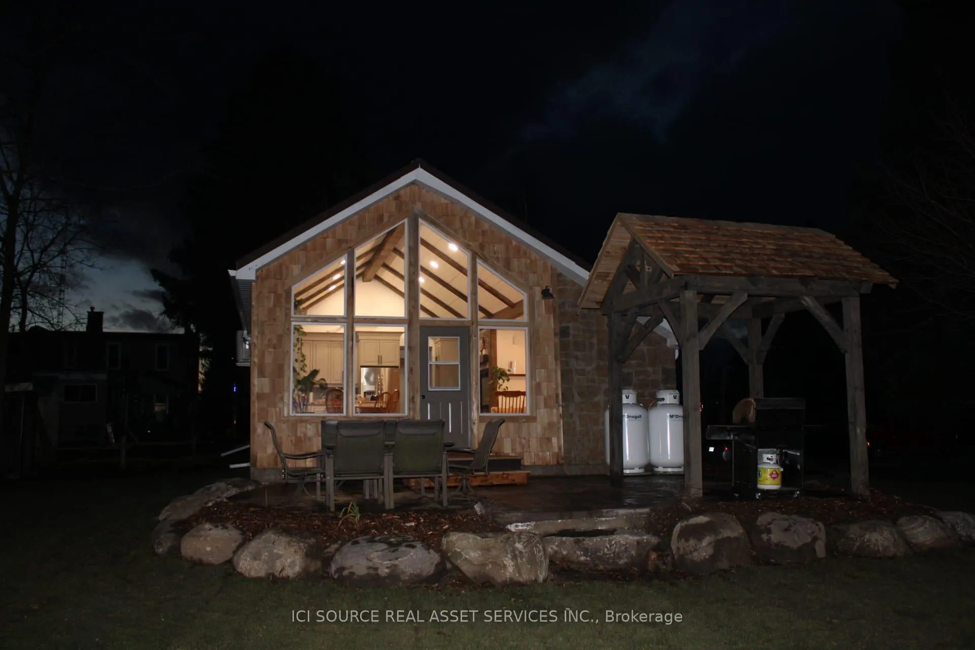 Photo 32 of 131 Orr Street, Chatsworth — HOMEH