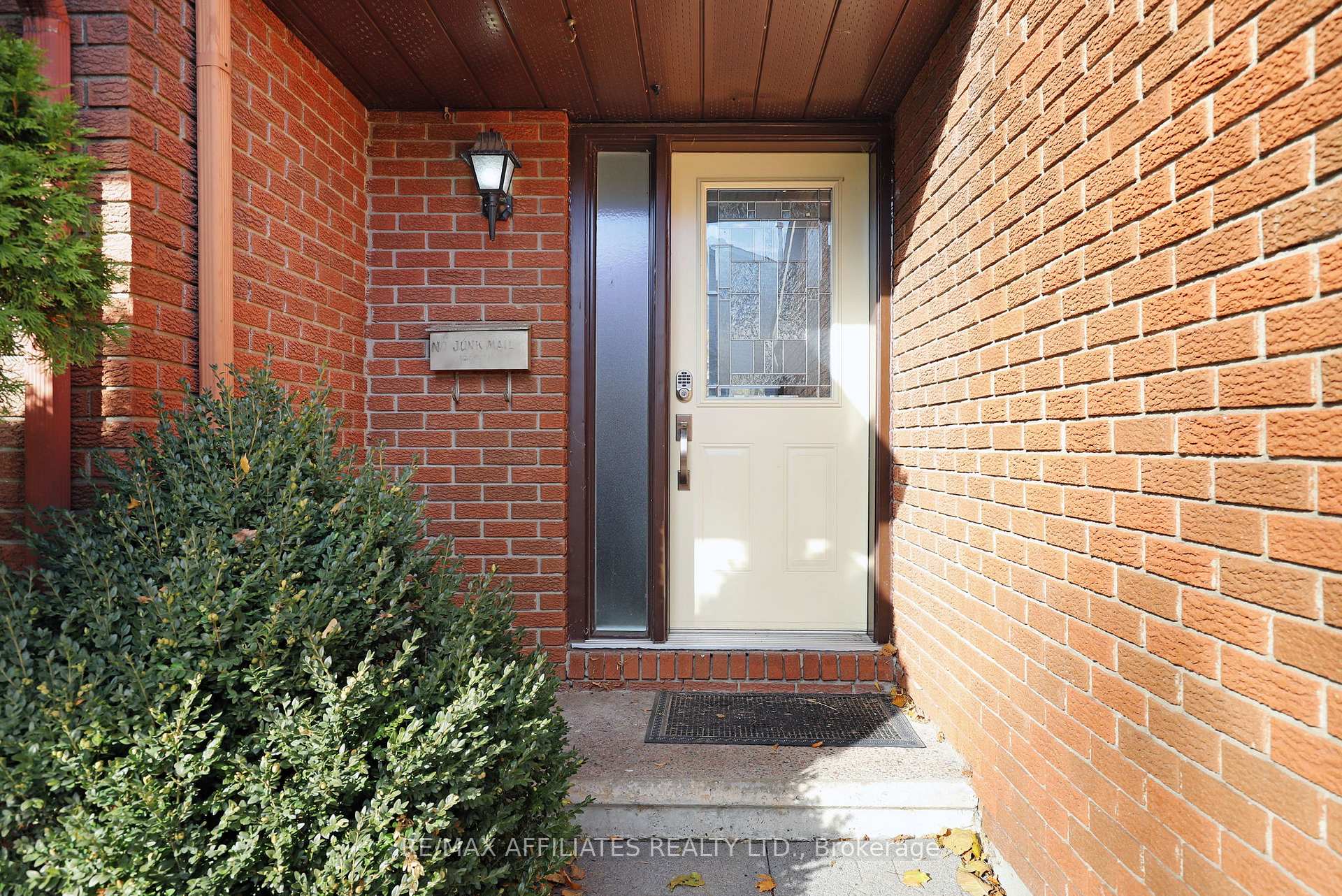 Photo 2 of Unit 37, 472 Sandhamn Private, Ottawa, Hunt Club Park/Greenboro — HOMEH