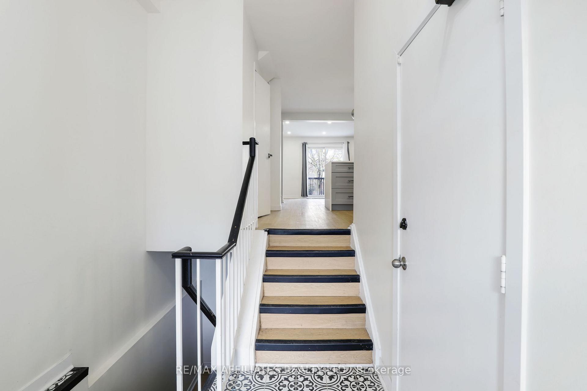 Photo 5 of Unit 37, 472 Sandhamn Private, Ottawa, Hunt Club Park/Greenboro — HOMEH