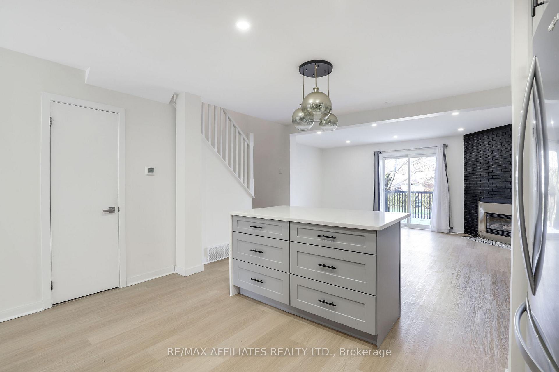 Photo 11 of Unit 37, 472 Sandhamn Private, Ottawa, Hunt Club Park/Greenboro — HOMEH