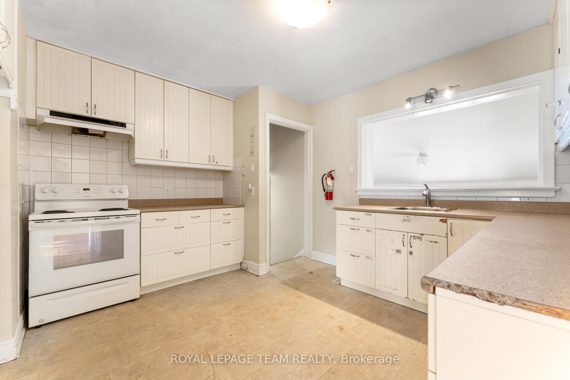 Photo 13 of 1277 Coldrey Avenue, Ottawa, Carlington — HOMEH