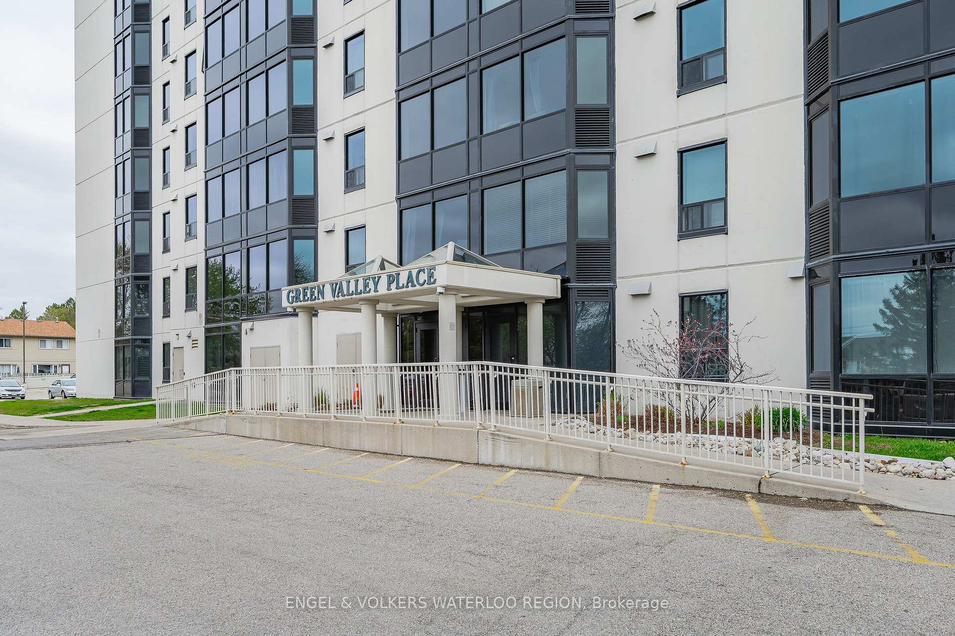Photo 6 of Unit 311, 35 Green Valley Drive, Kitchener — HOMEH