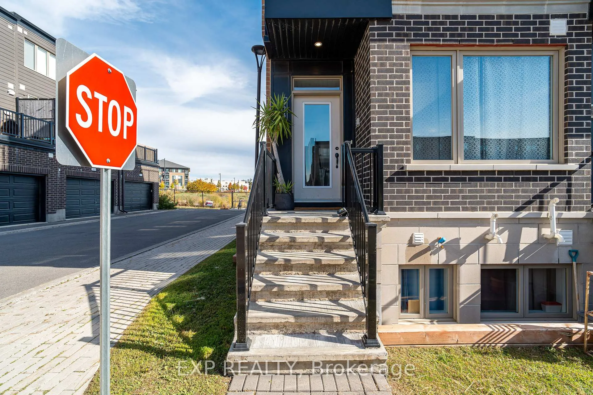 Photo 41 of 525 Ozawa Private, Ottawa, CFB Rockcliffe and Area — HOMEH