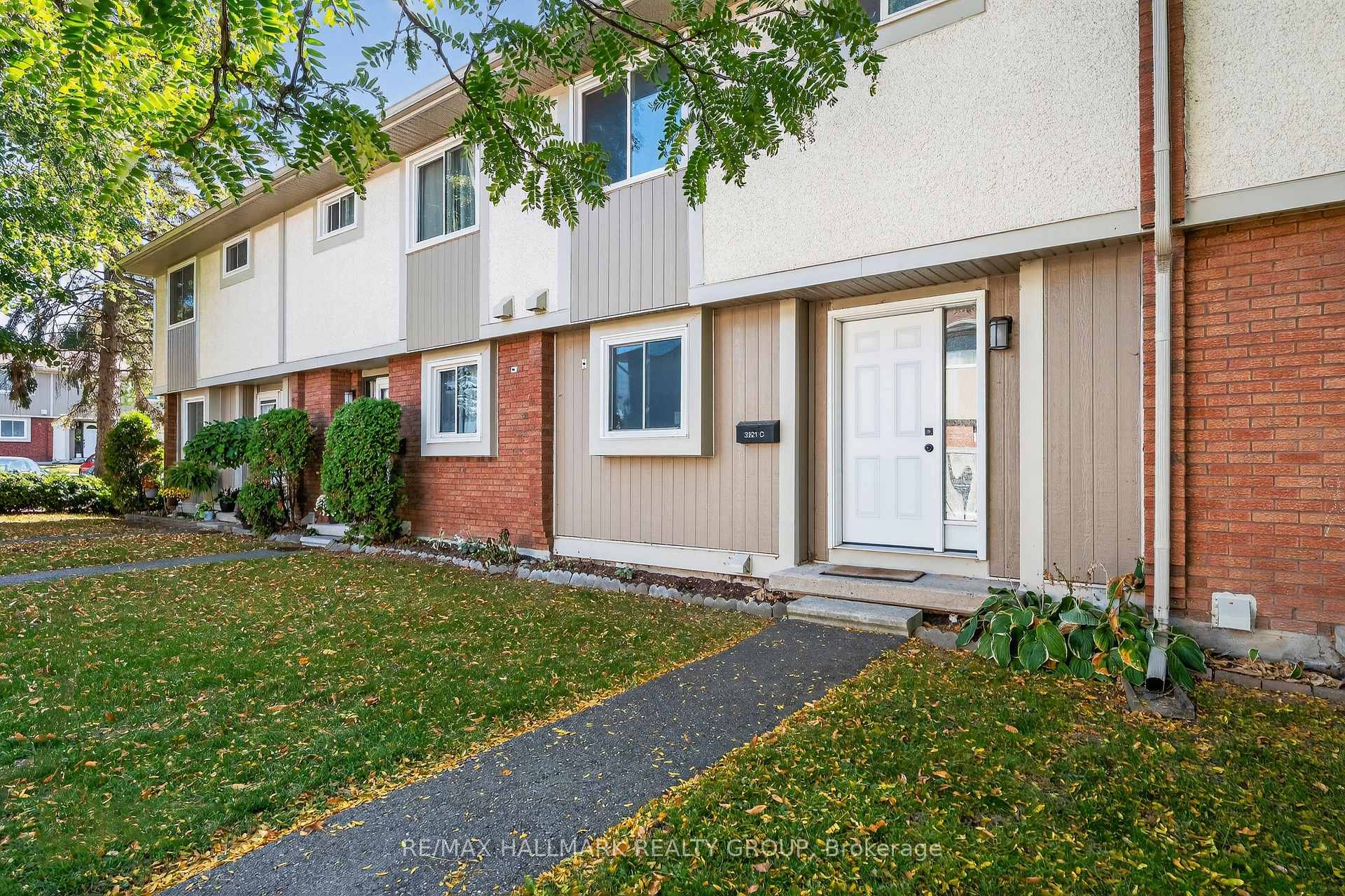 Photo 3 of 3921C Old Richmond Road, Ottawa, Arbeatha Park — HOMEH