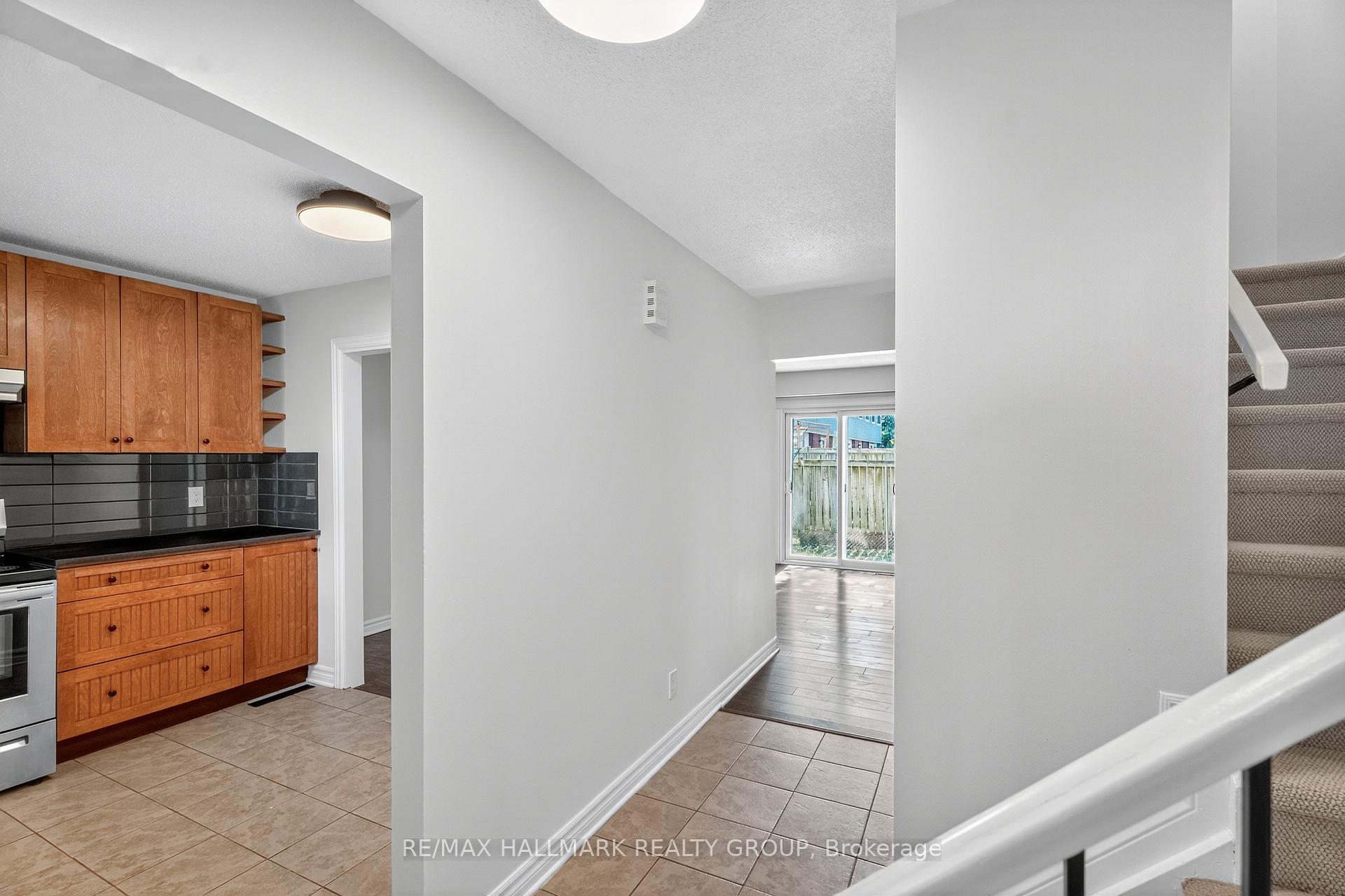 Photo 5 of 3921C Old Richmond Road, Ottawa, Arbeatha Park — HOMEH