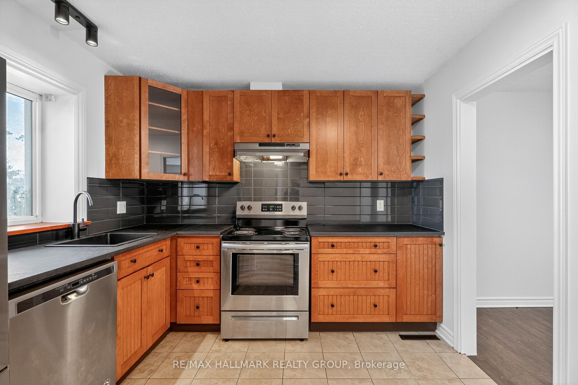 Photo 6 of 3921C Old Richmond Road, Ottawa, Arbeatha Park — HOMEH