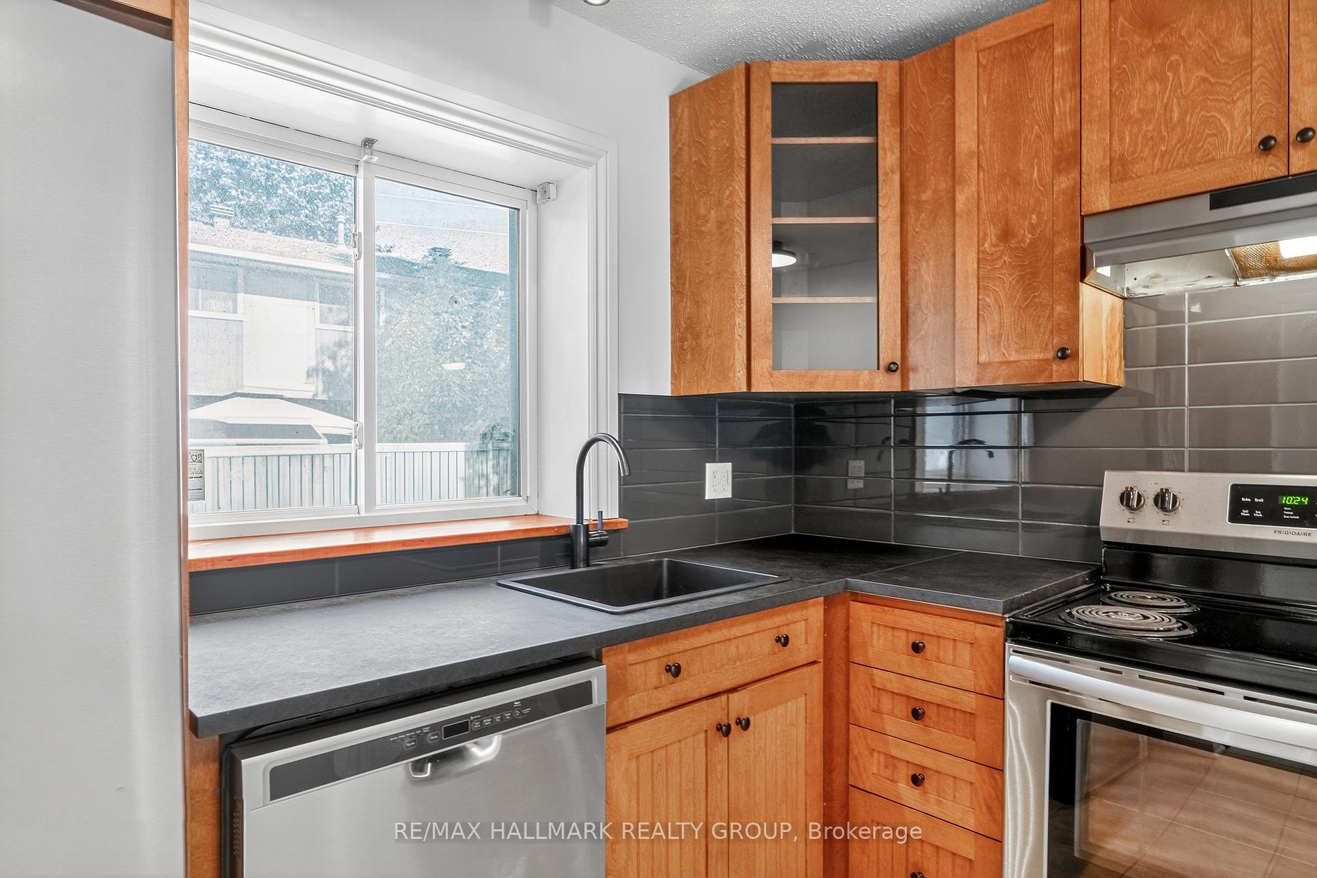 Photo 7 of 3921C Old Richmond Road, Ottawa, Arbeatha Park — HOMEH