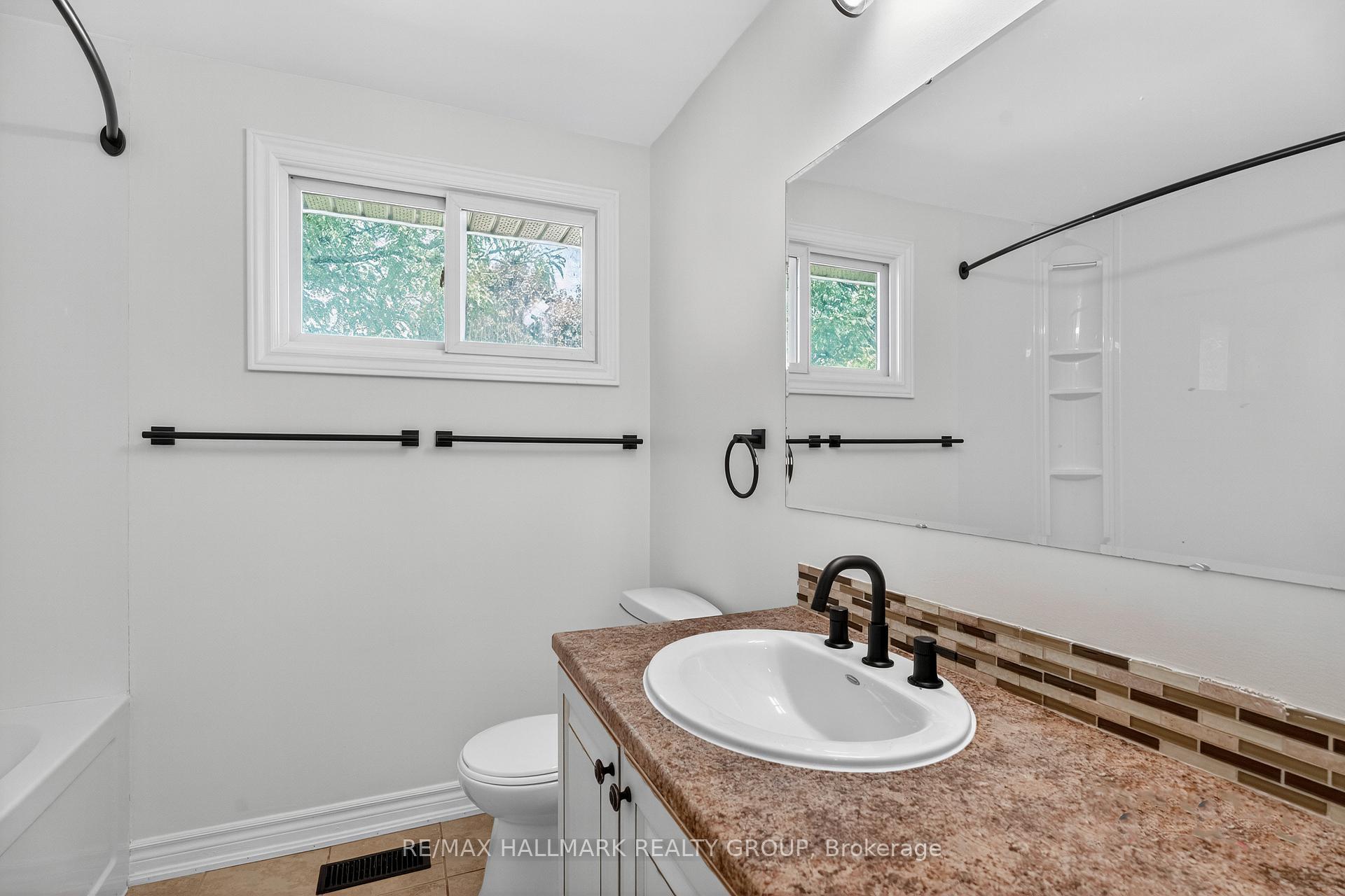 Photo 21 of 3921C Old Richmond Road, Ottawa, Arbeatha Park — HOMEH