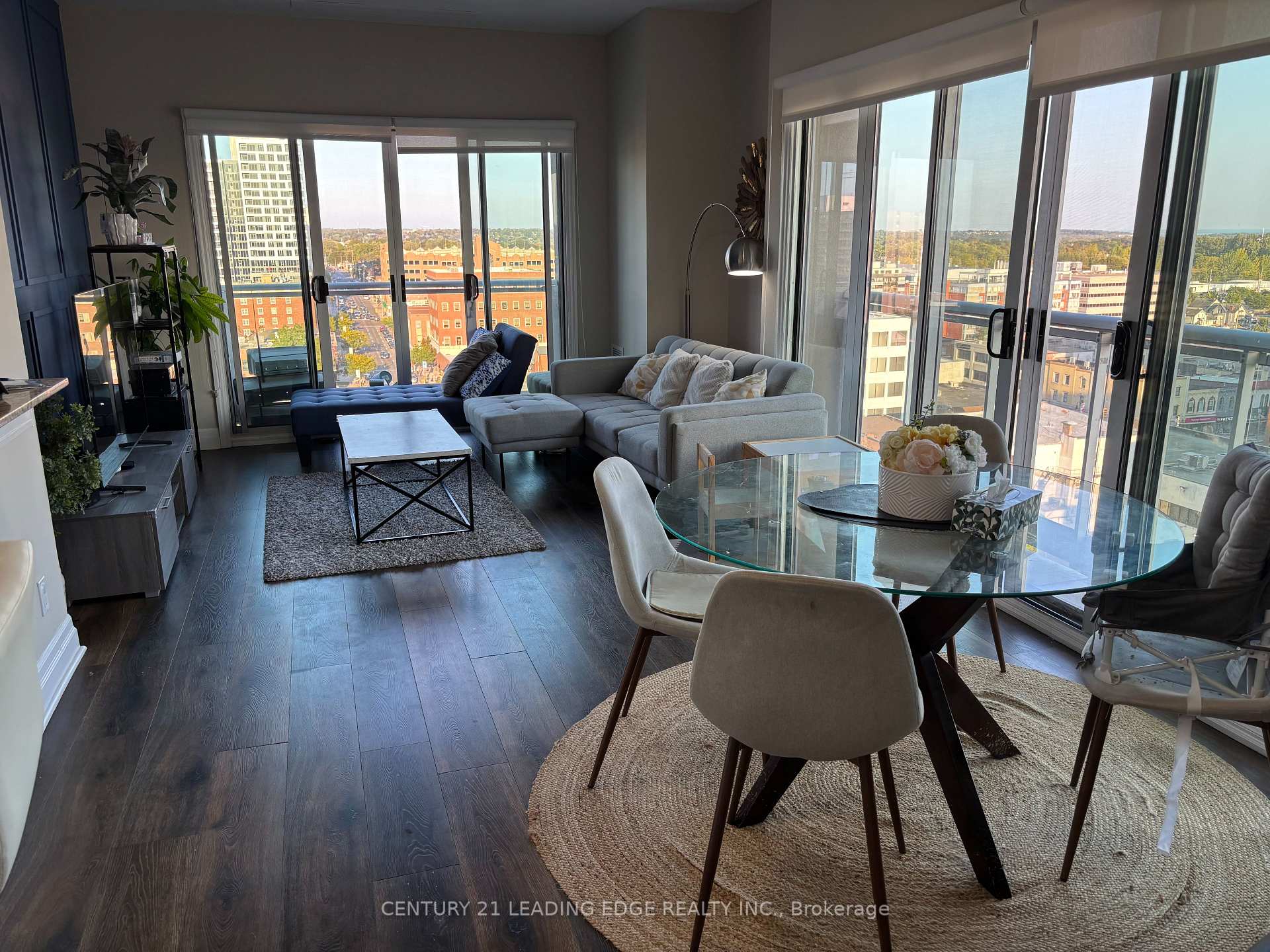 Front of Unit 1005, 44 Bond Street W