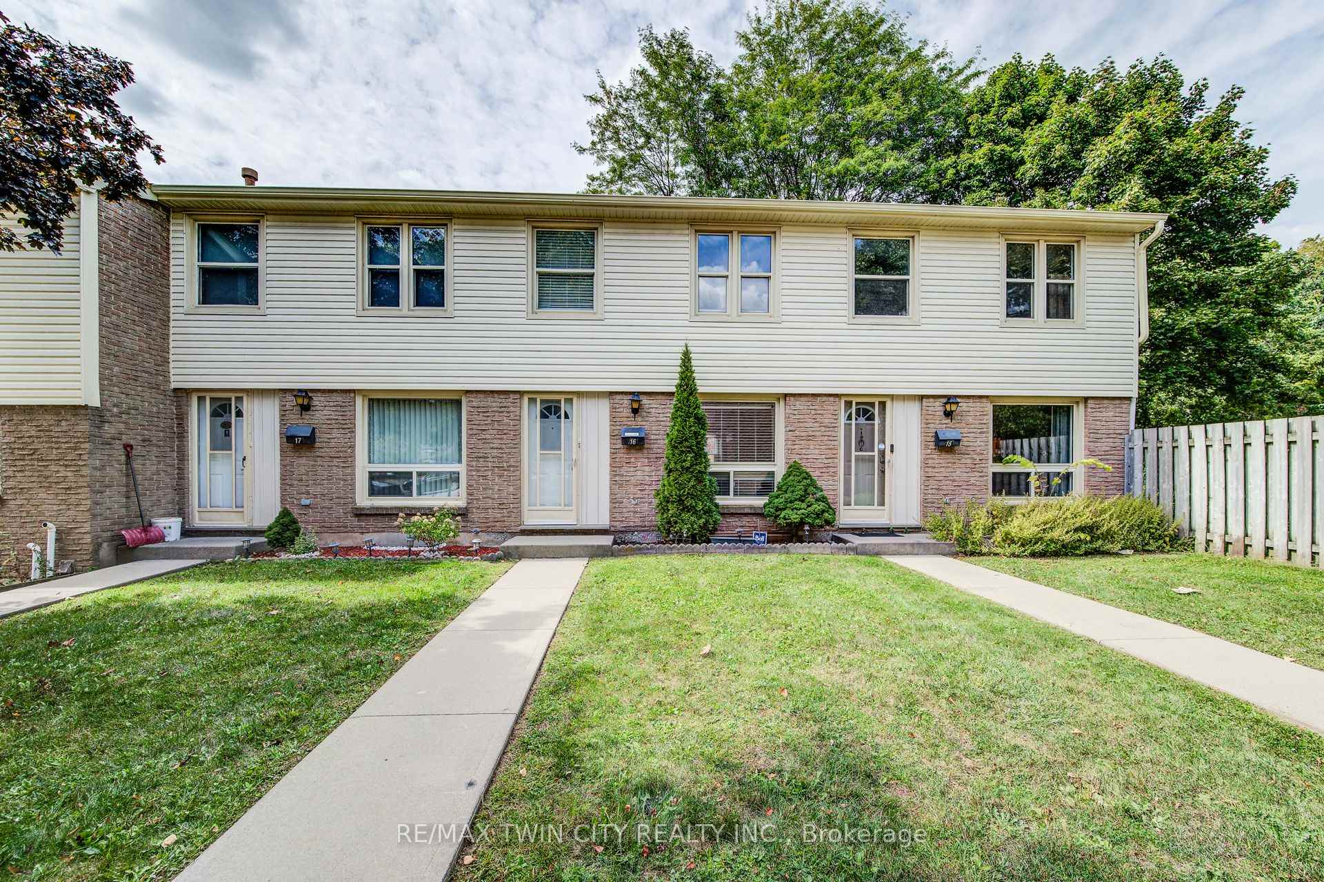 Photo 2 of Unit 16, 165 Green Valley Drive, Kitchener, Pioneer Park — HOMEH