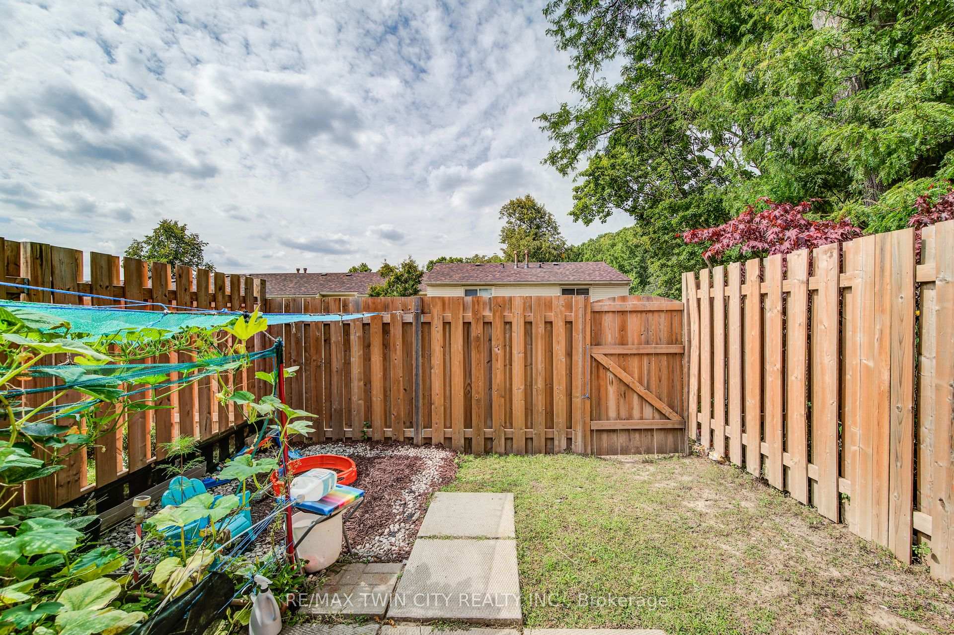 Photo 22 of Unit 16, 165 Green Valley Drive, Kitchener, Pioneer Park — HOMEH