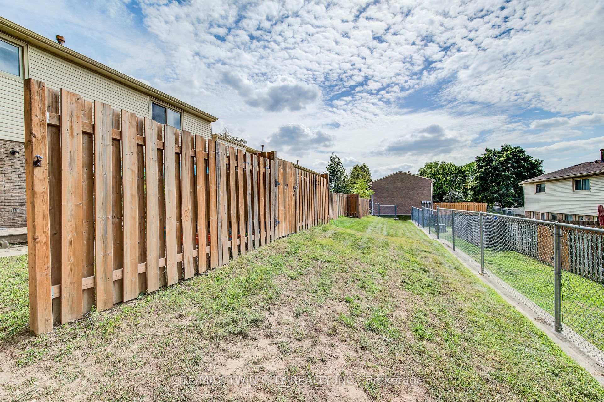 Photo 23 of Unit 16, 165 Green Valley Drive, Kitchener, Pioneer Park — HOMEH