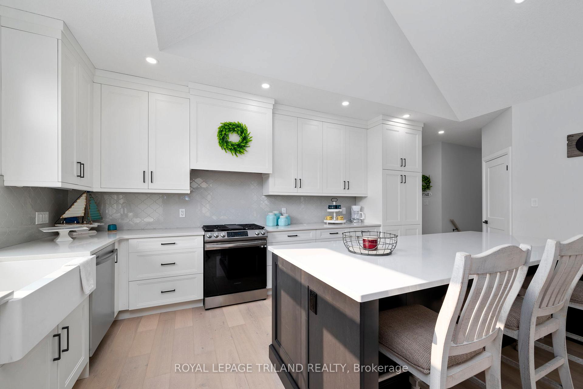 Photo 10 of Unit 34, 63 Compass Trail, Central Elgin, Rural Central Elgin — HOMEH