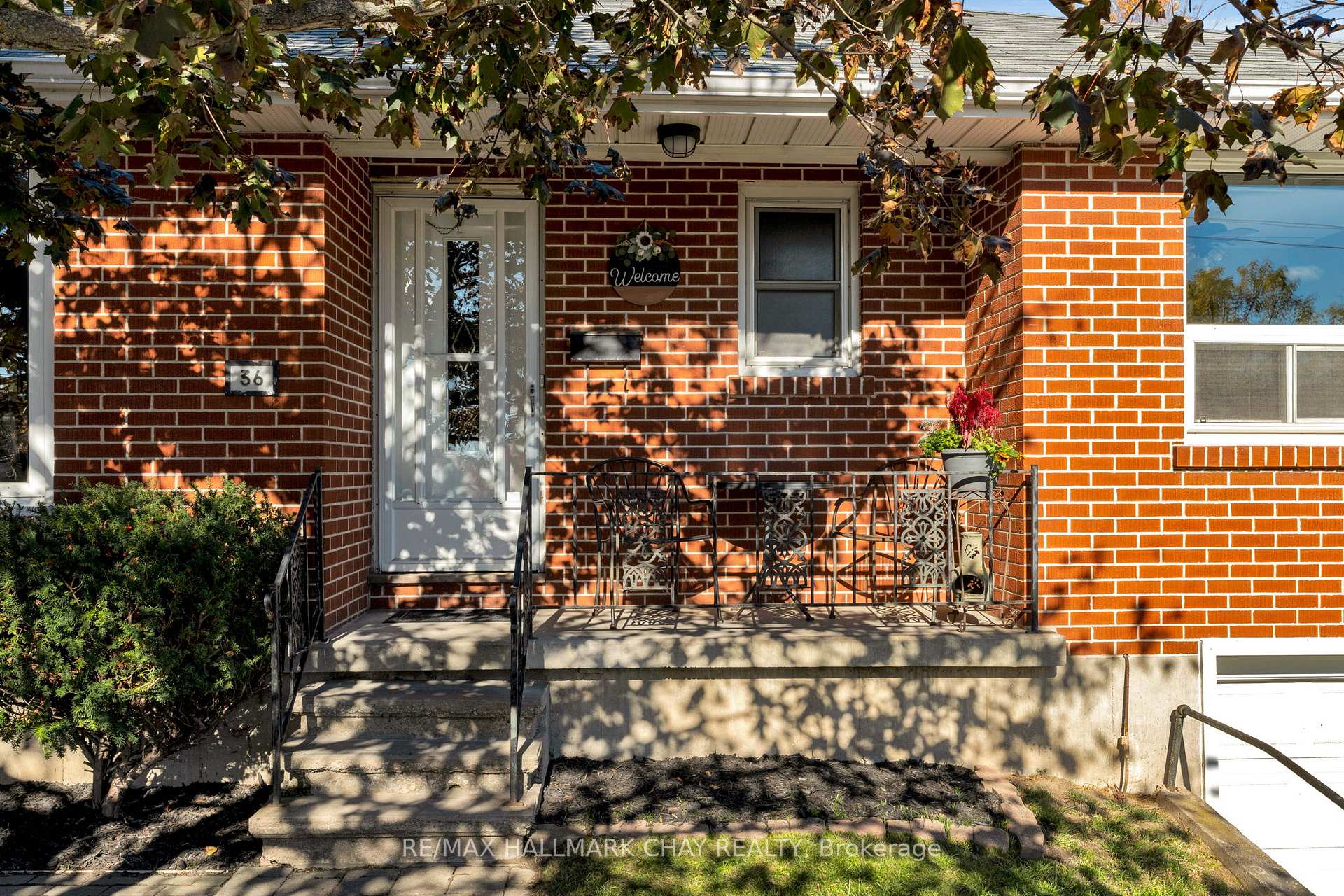 Photo 3 of 36 Grove Street E, Barrie, Wellington — HOMEH