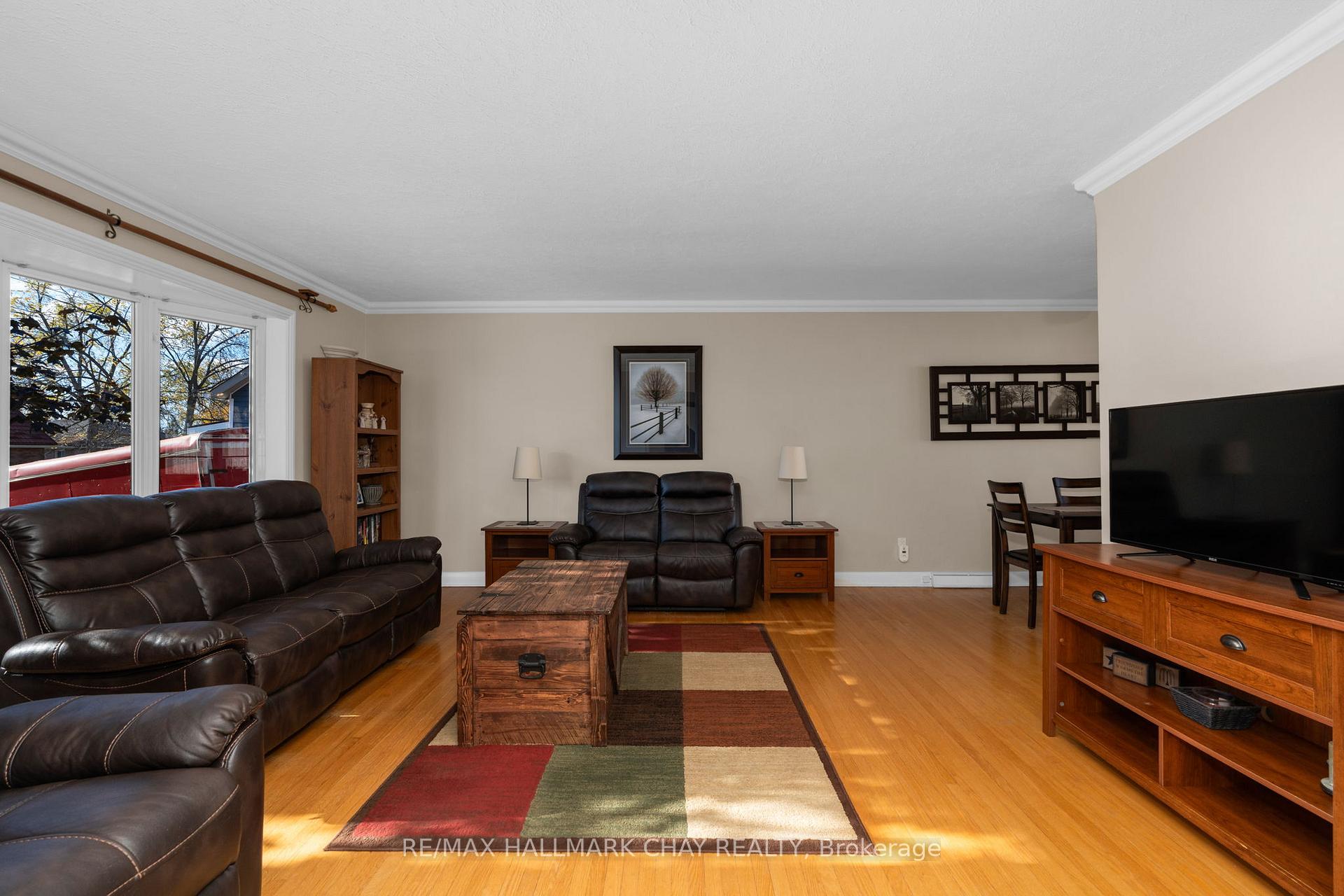 Photo 4 of 36 Grove Street E, Barrie, Wellington — HOMEH
