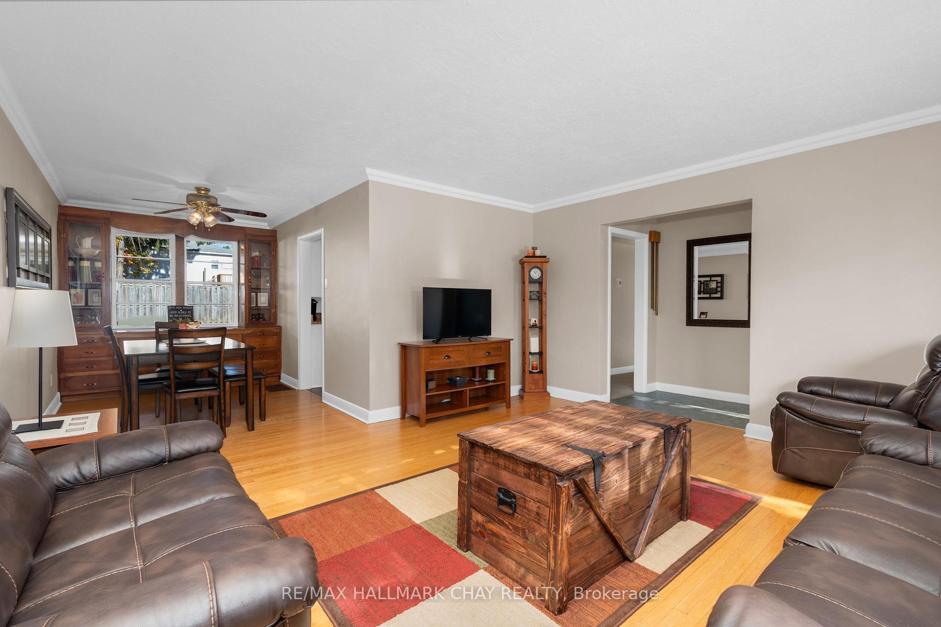 Photo 6 of 36 Grove Street E, Barrie, Wellington — HOMEH