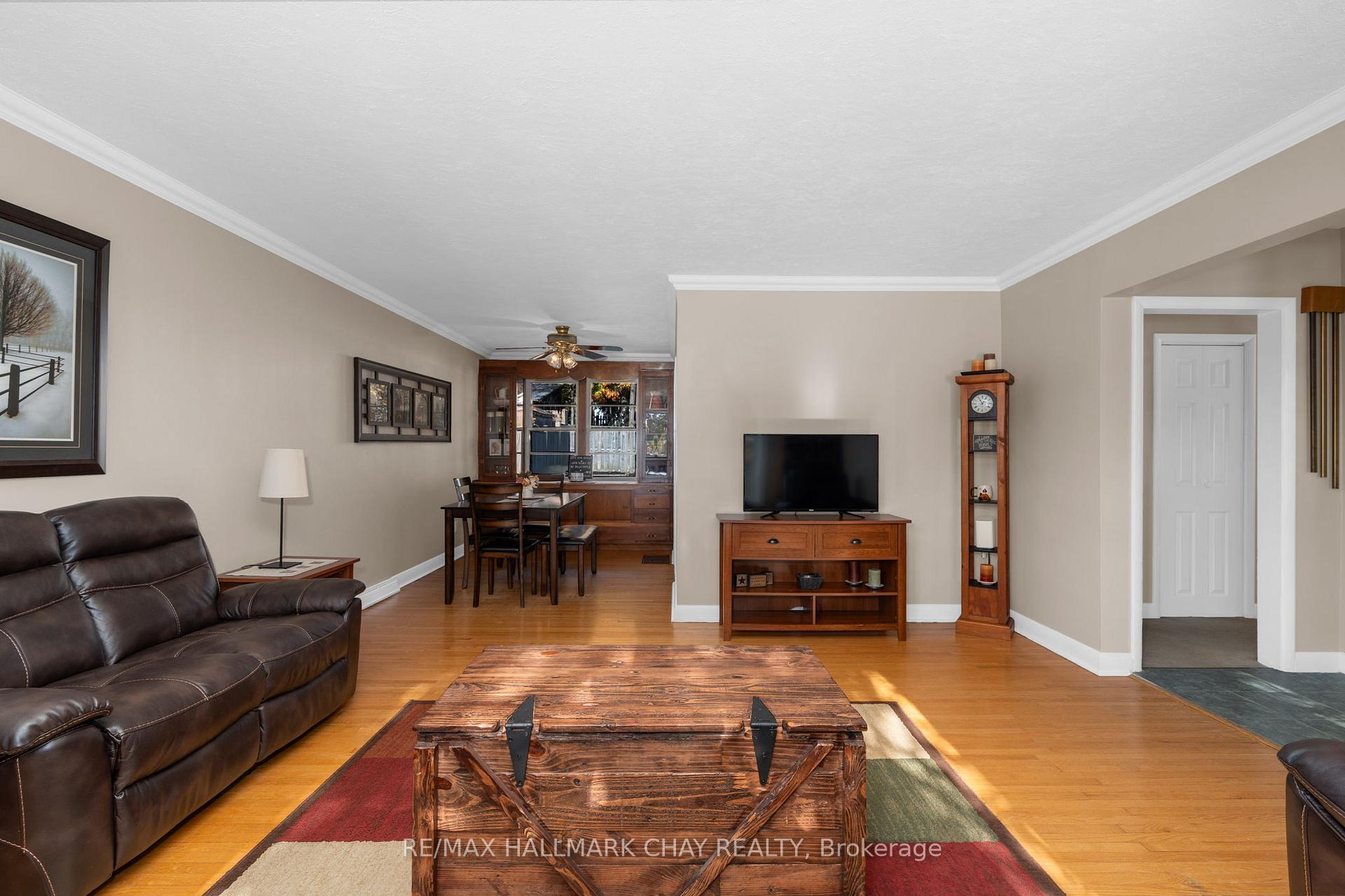 Photo 7 of 36 Grove Street E, Barrie, Wellington — HOMEH