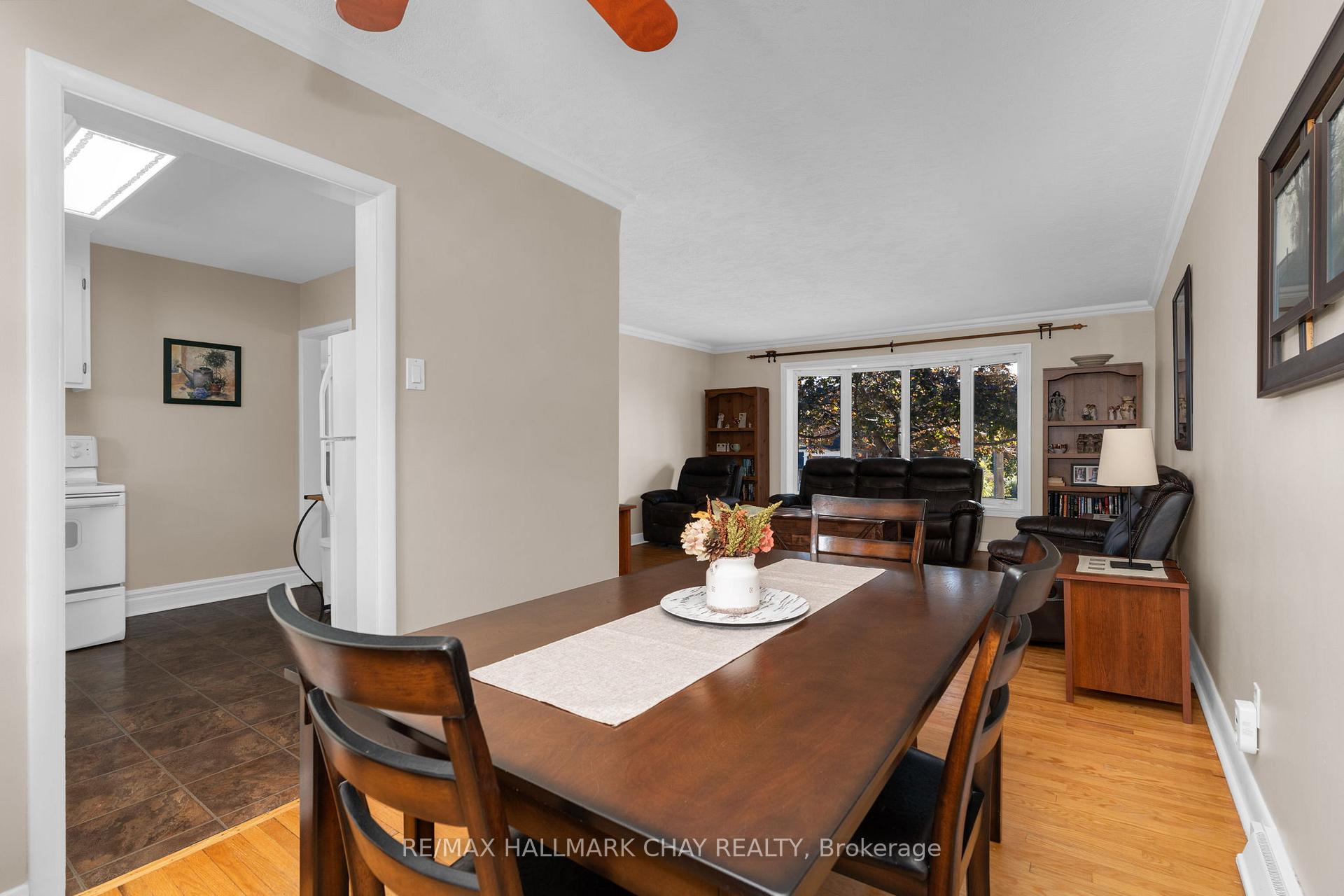 Photo 8 of 36 Grove Street E, Barrie, Wellington — HOMEH