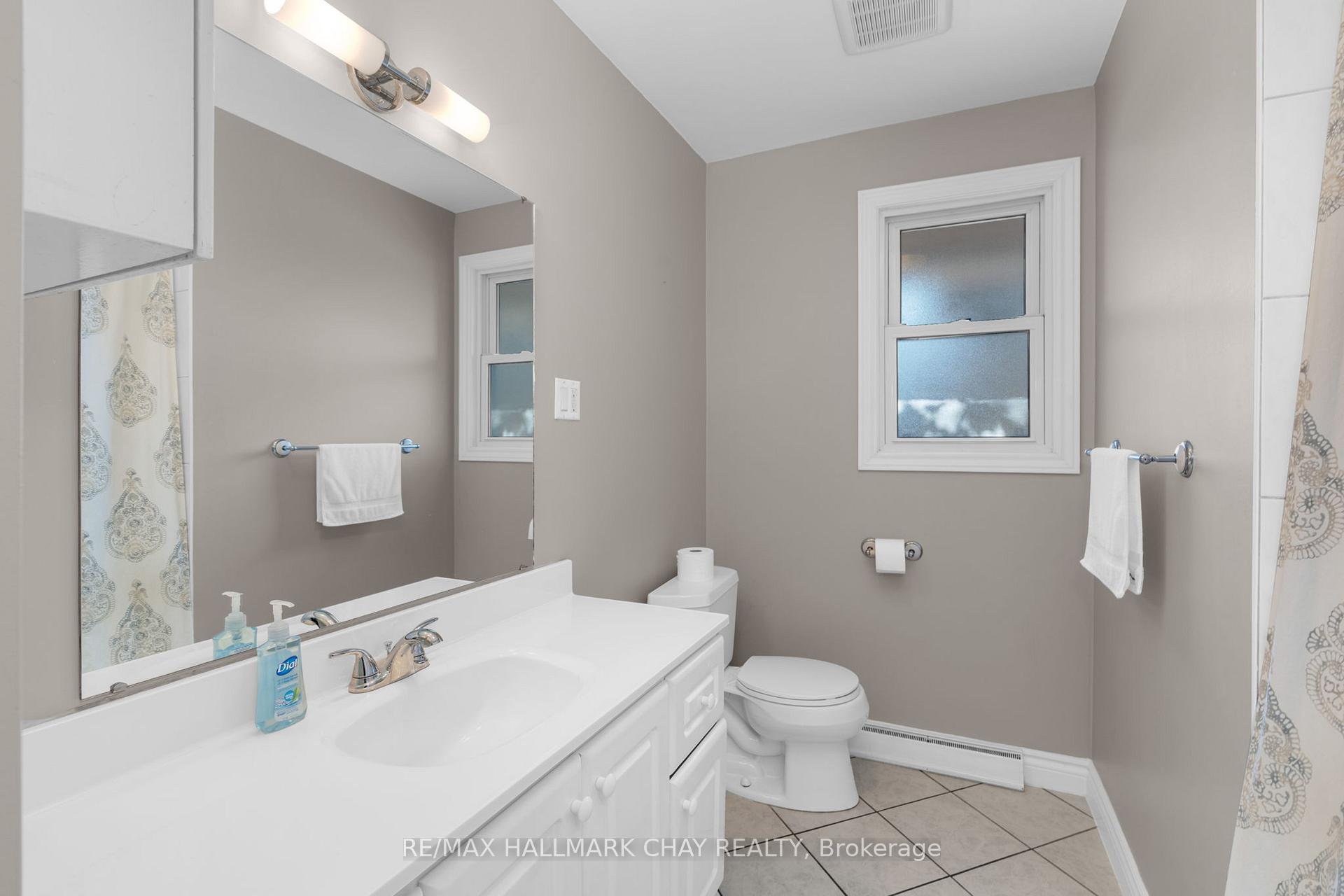 Photo 12 of 36 Grove Street E, Barrie, Wellington — HOMEH