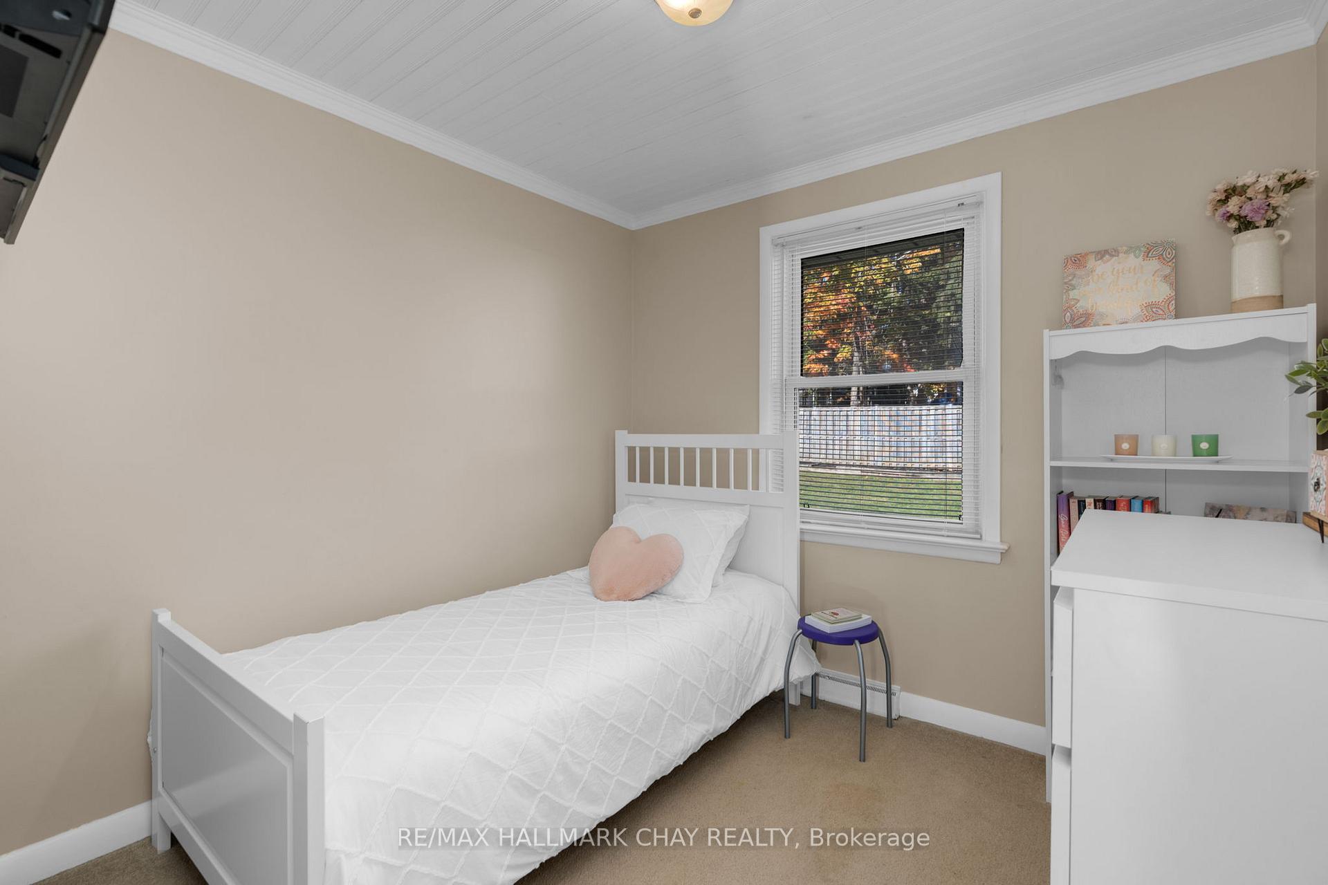 Photo 16 of 36 Grove Street E, Barrie, Wellington — HOMEH