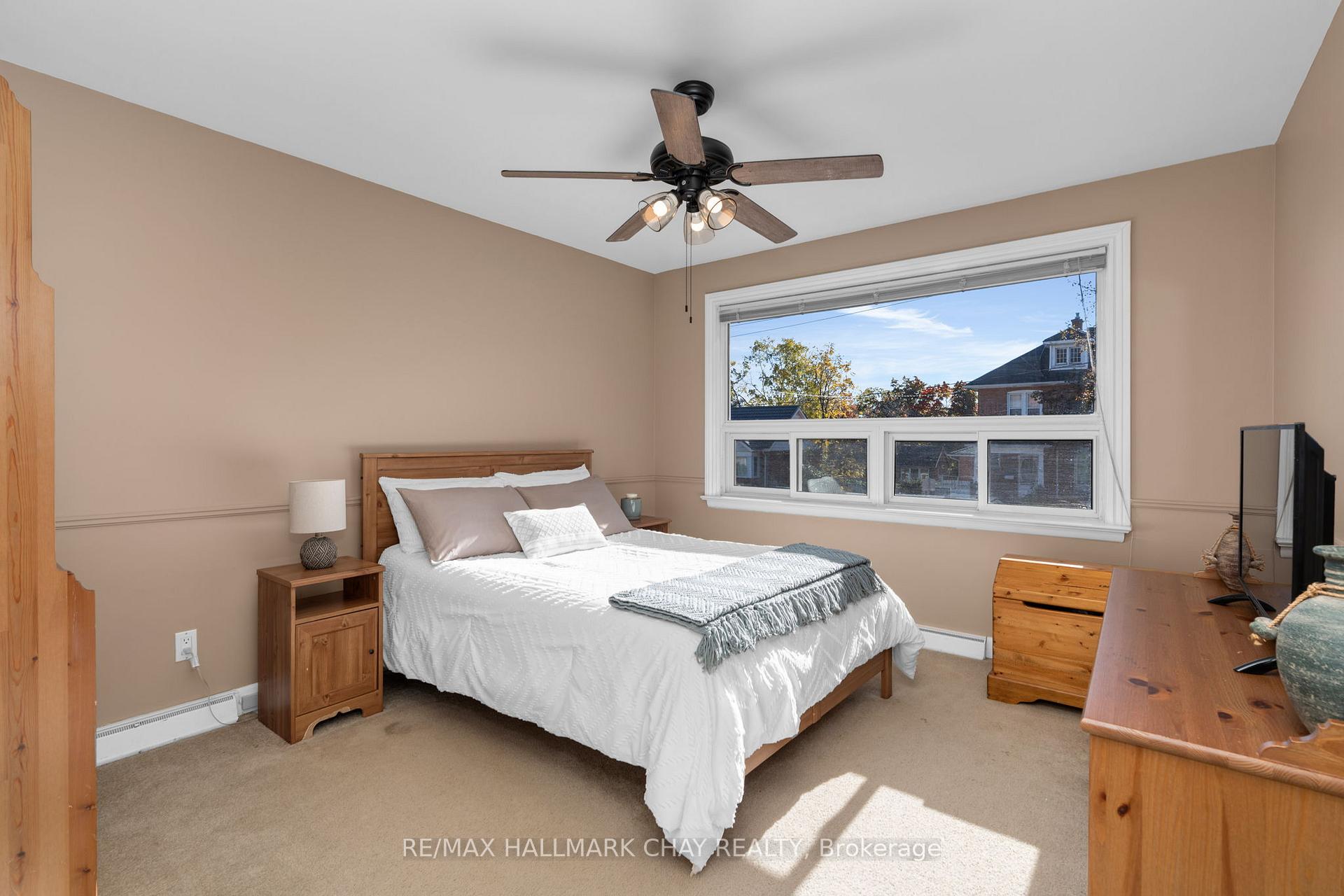 Photo 25 of 36 Grove Street E, Barrie, Wellington — HOMEH