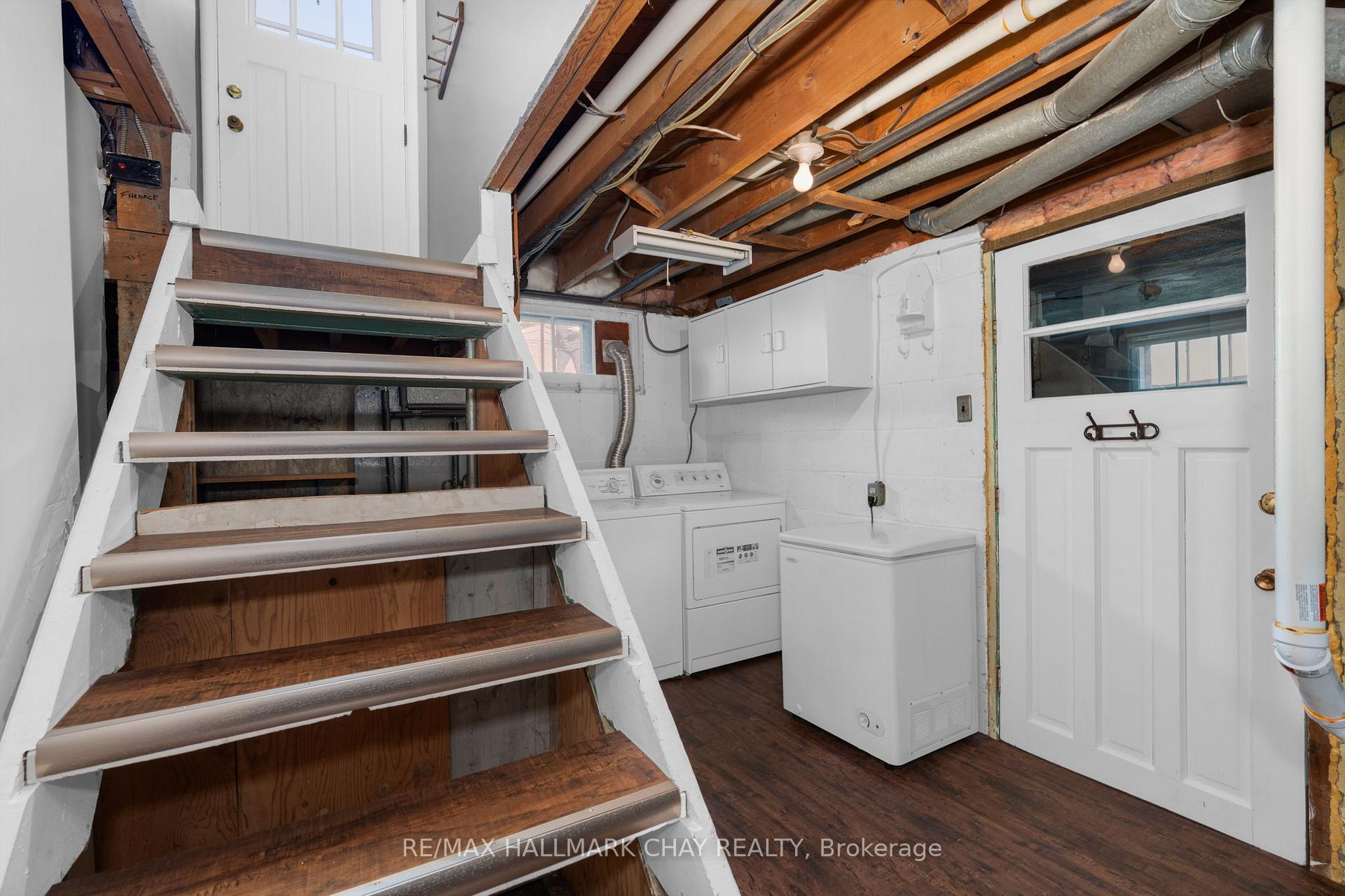 Photo 15 of 36 Grove Street E, Barrie, Wellington — HOMEH