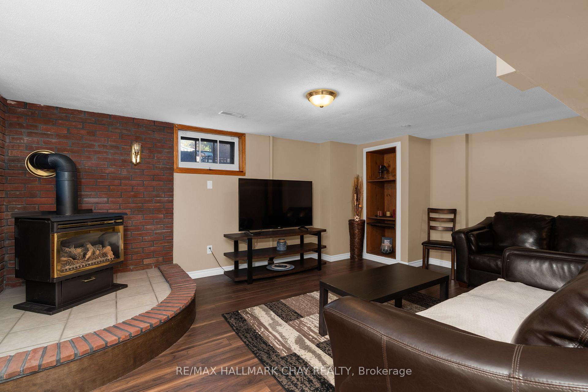 Photo 21 of 36 Grove Street E, Barrie, Wellington — HOMEH