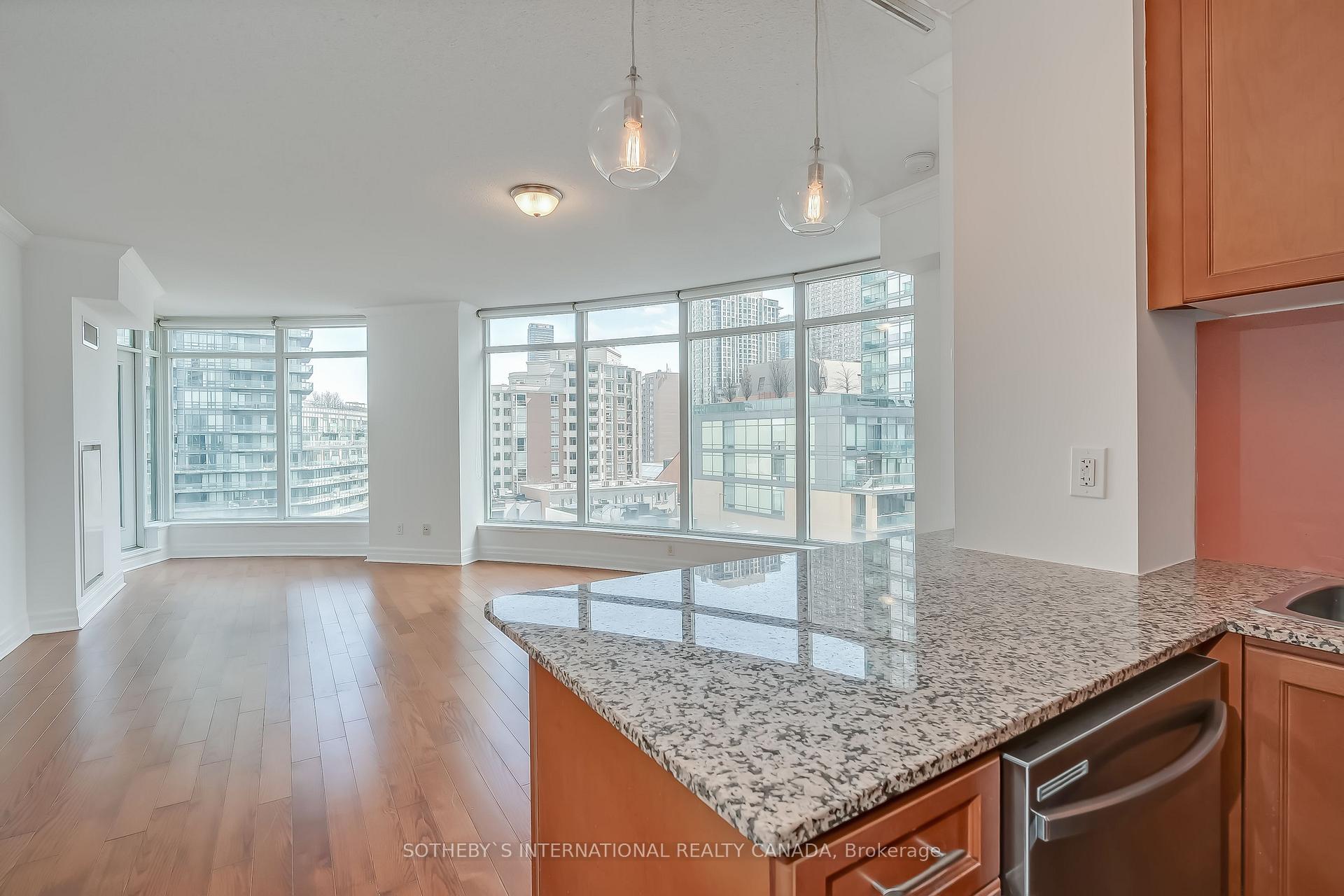 Photo 4 of Unit 703, 8 Scollard Street, Toronto, The Annex — HOMEH