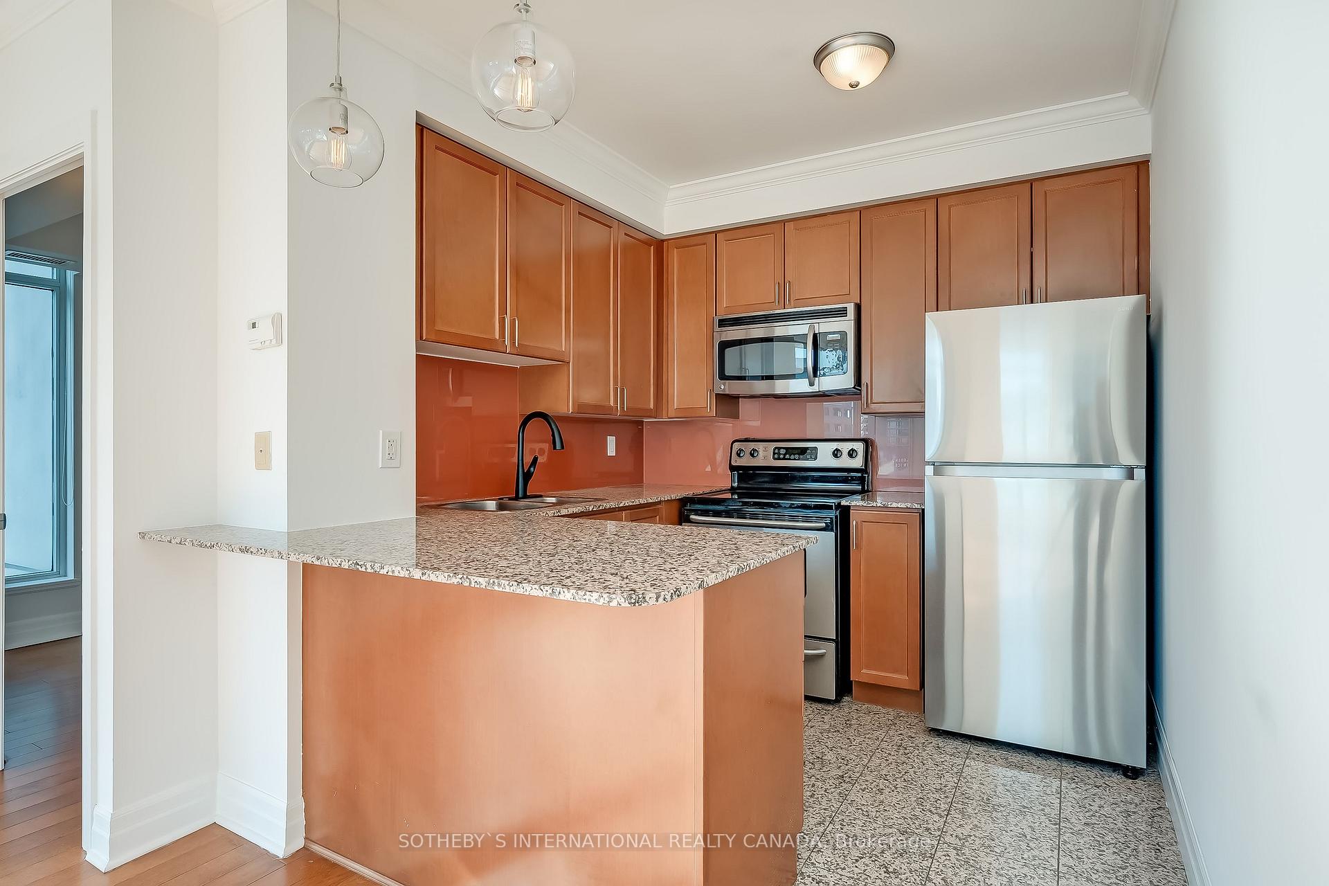 Photo 7 of Unit 703, 8 Scollard Street, Toronto, The Annex — HOMEH