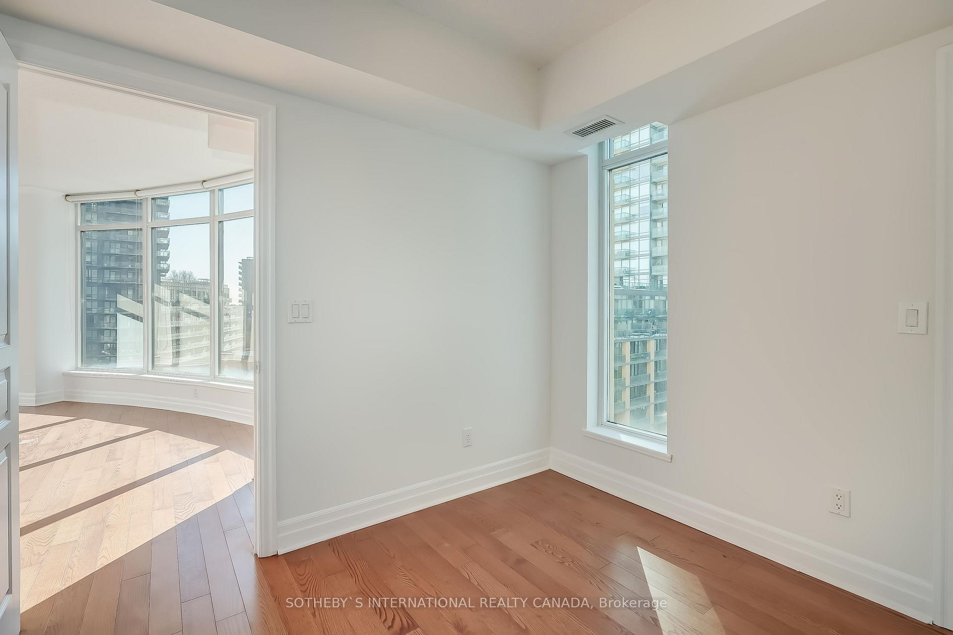 Photo 12 of Unit 703, 8 Scollard Street, Toronto, The Annex — HOMEH